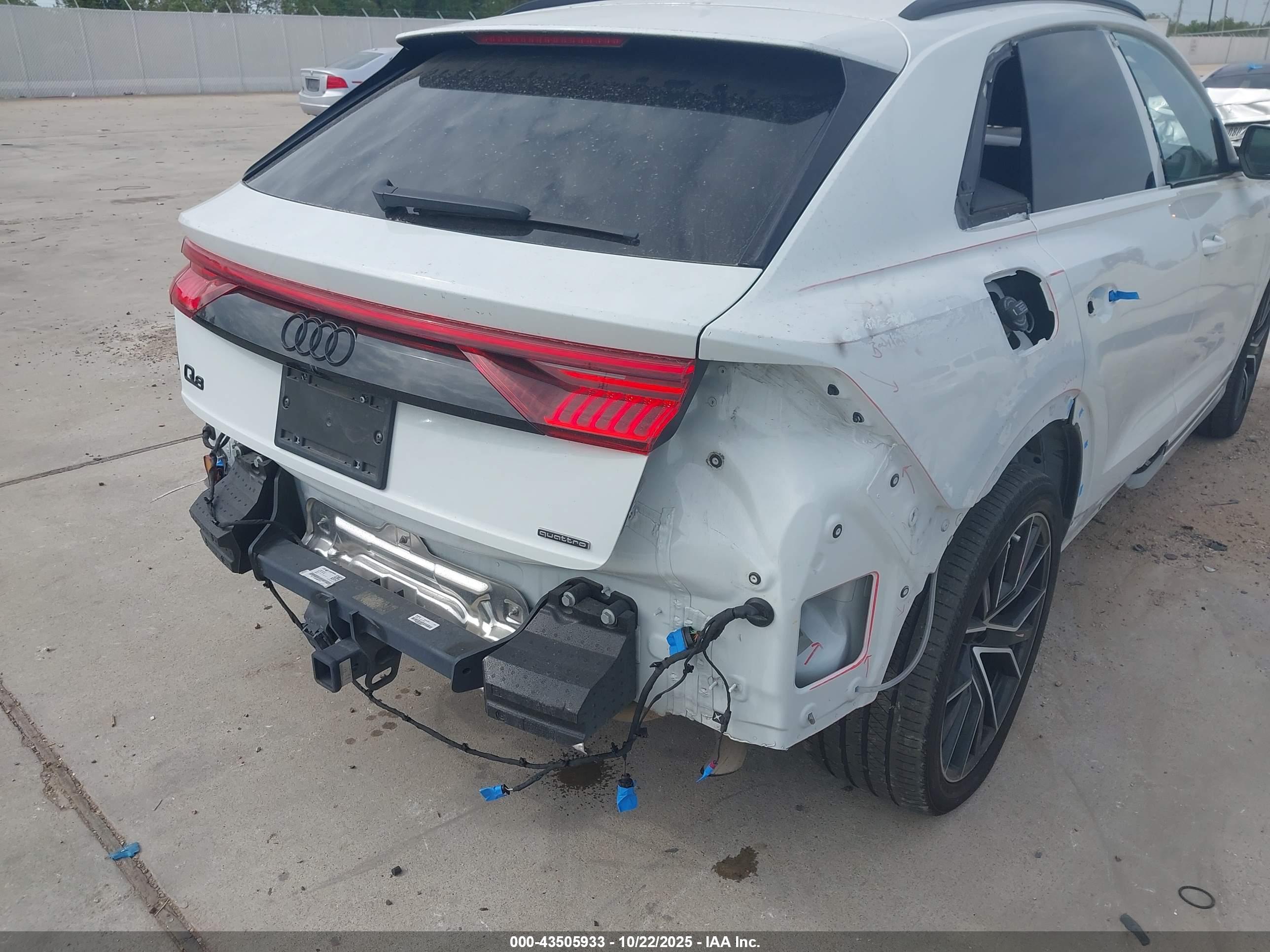 AUDI Q8 image 6