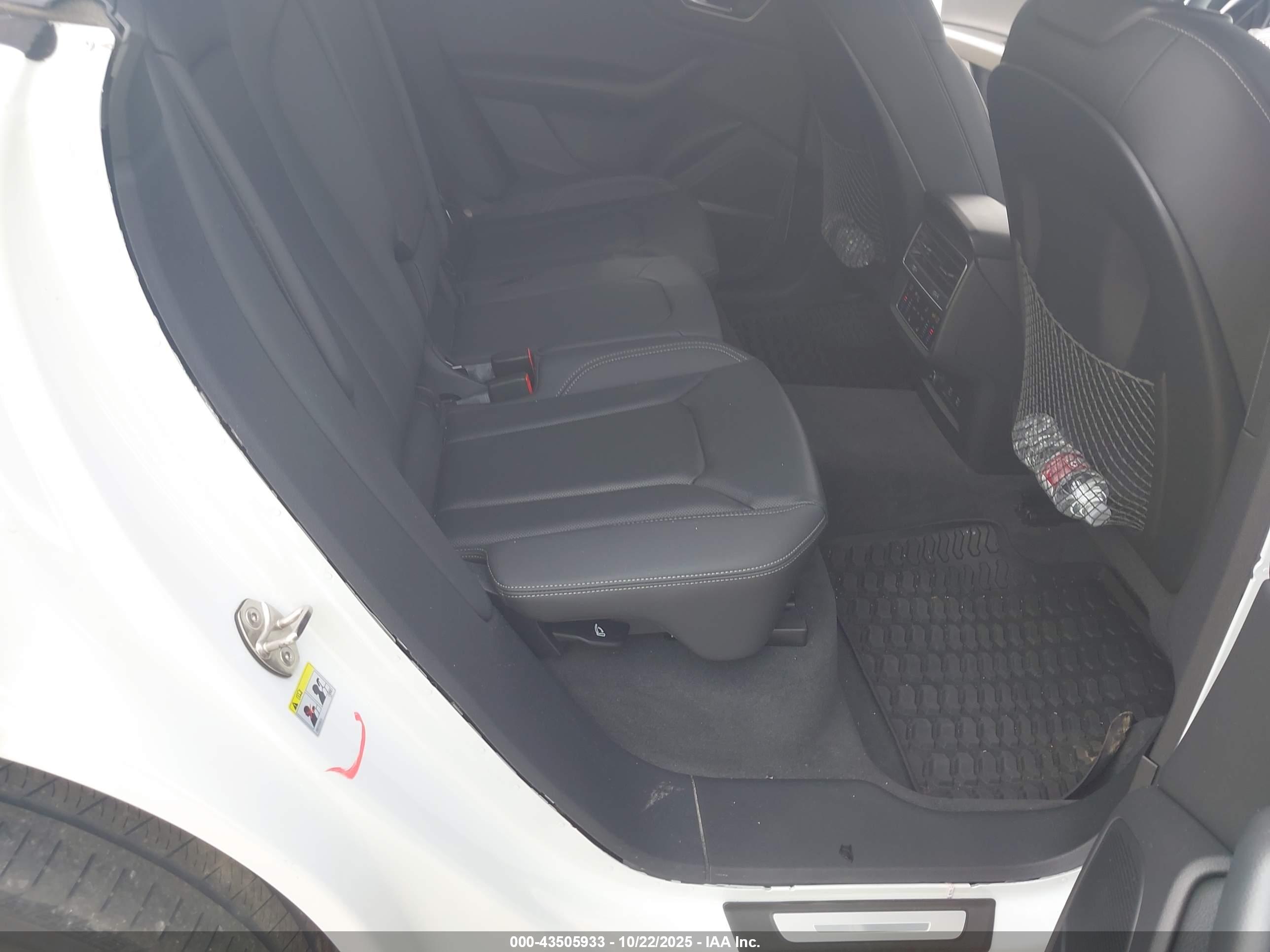 AUDI Q8 image 8