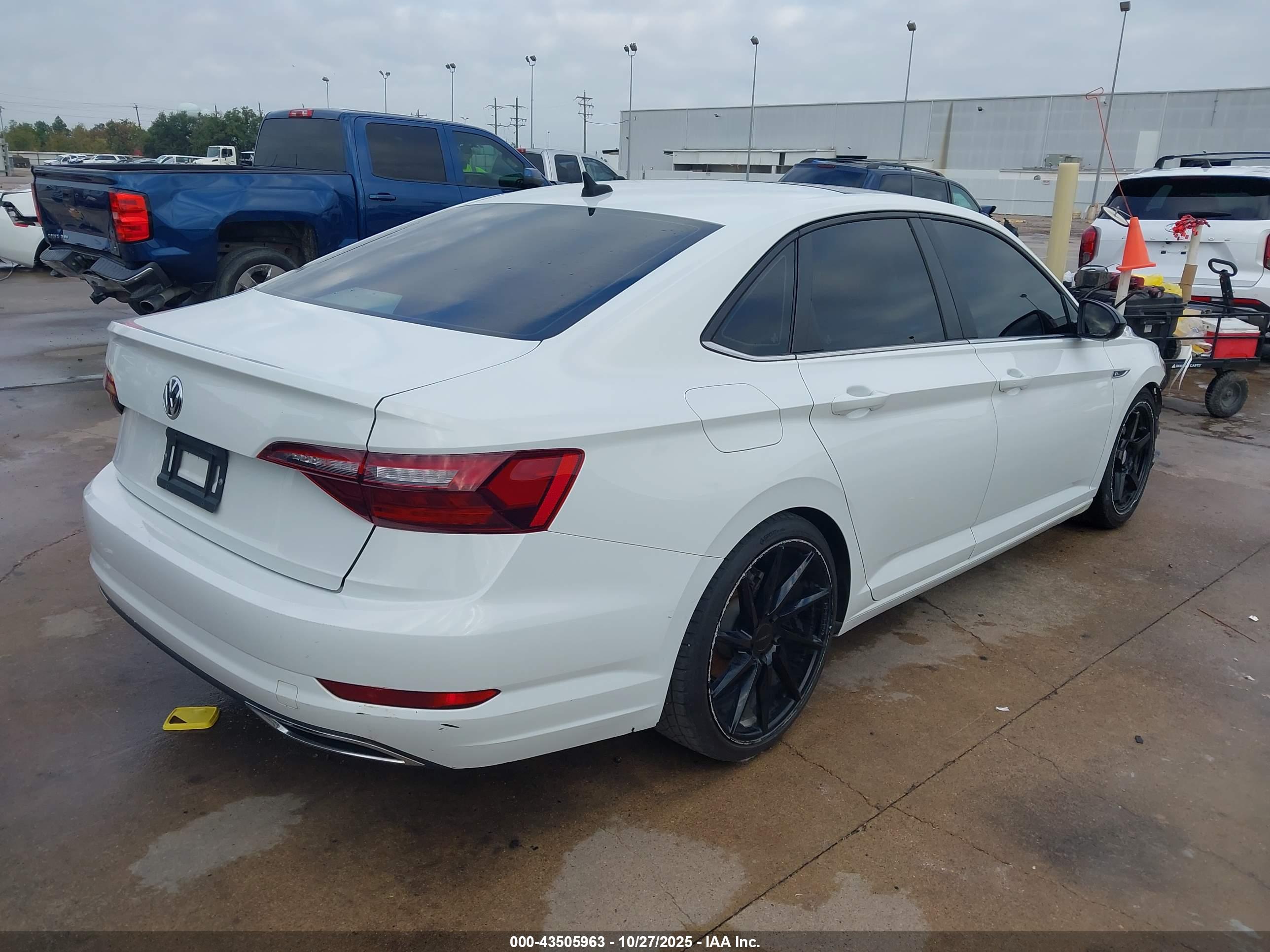 VOLKSWAGEN JETTA image 4