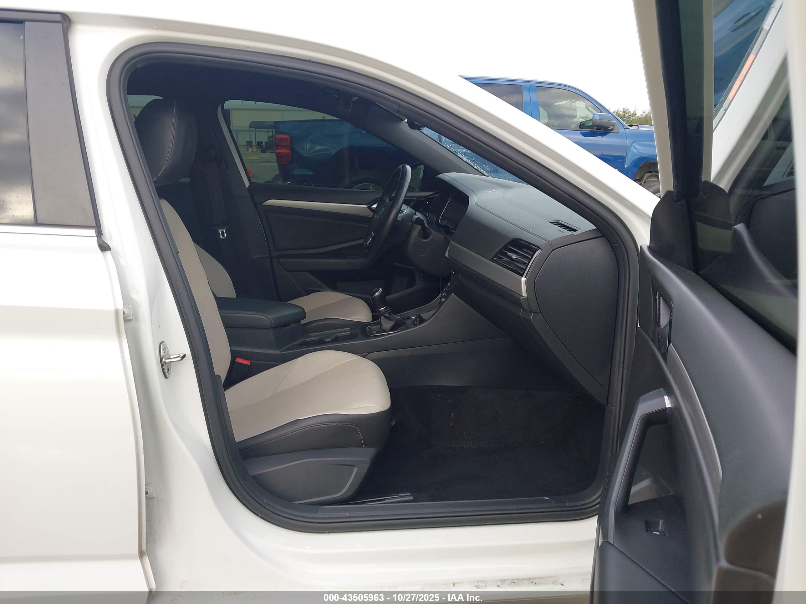 VOLKSWAGEN JETTA image 5