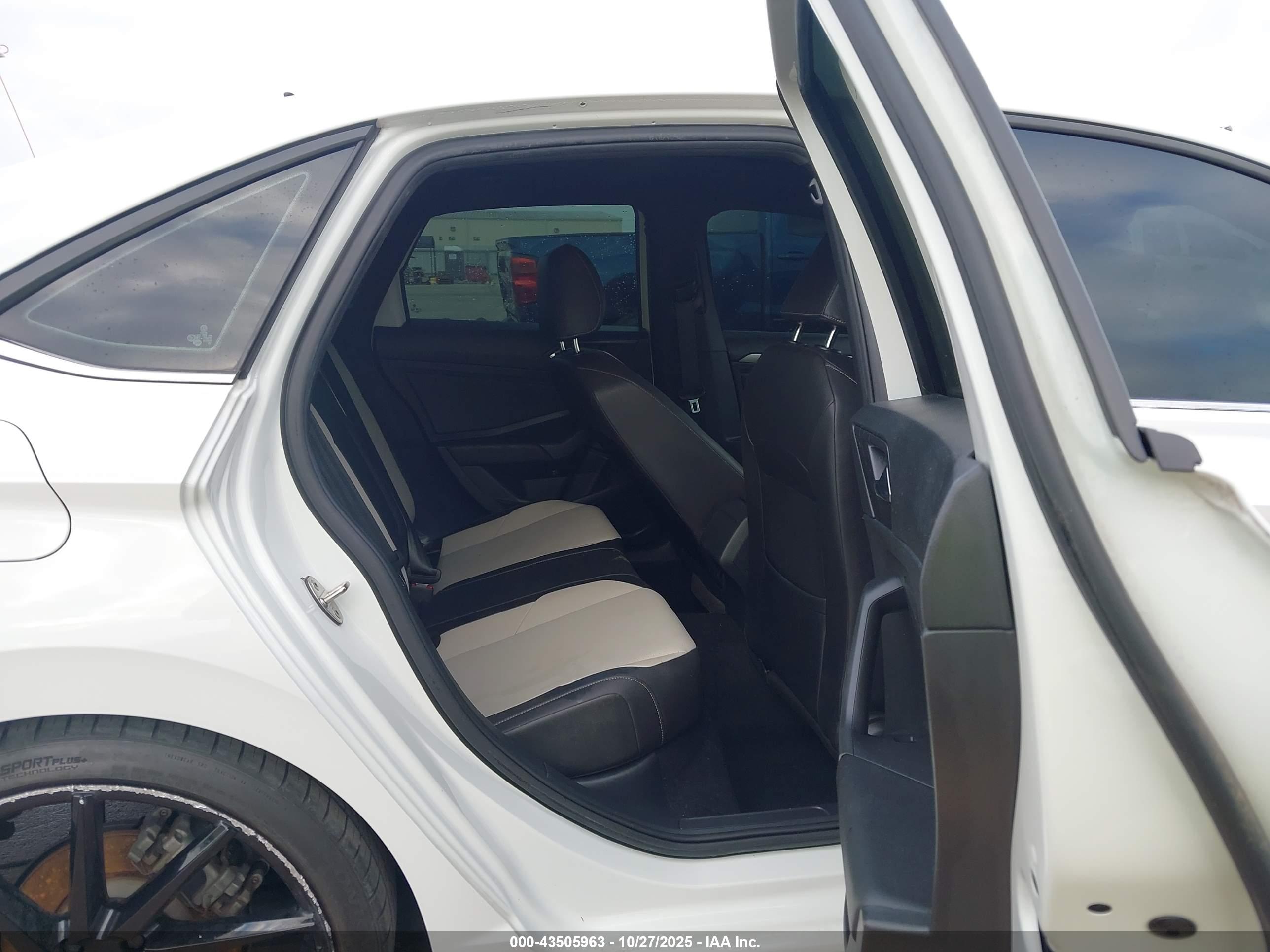 VOLKSWAGEN JETTA image 8