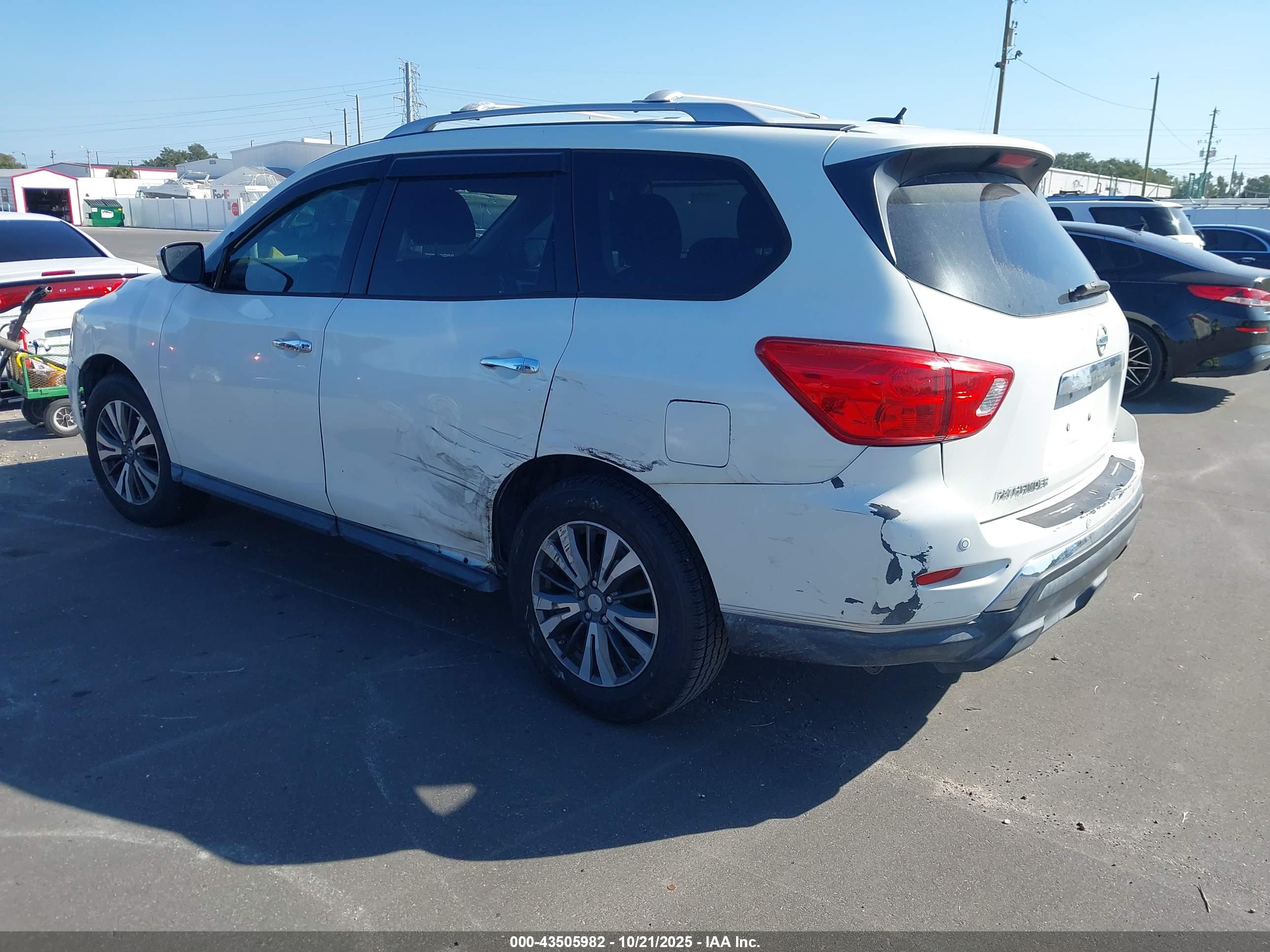 NISSAN PATHFINDER image 3