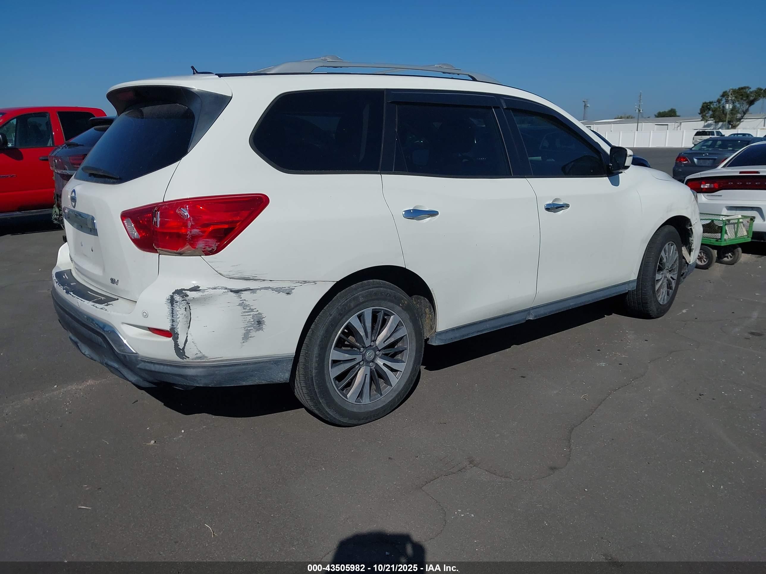 NISSAN PATHFINDER image 4