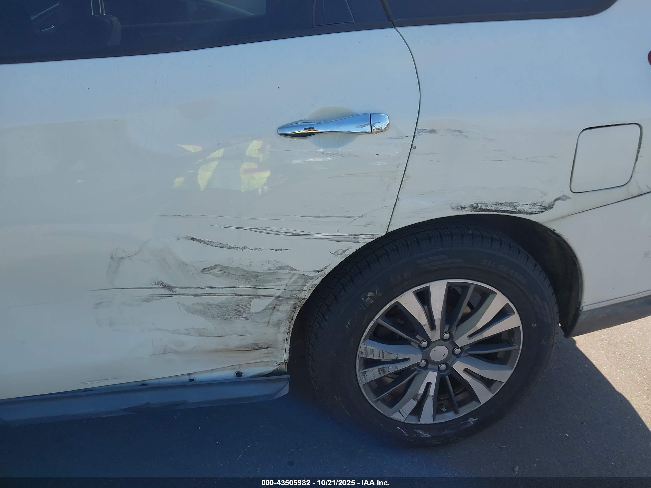 NISSAN PATHFINDER image 6