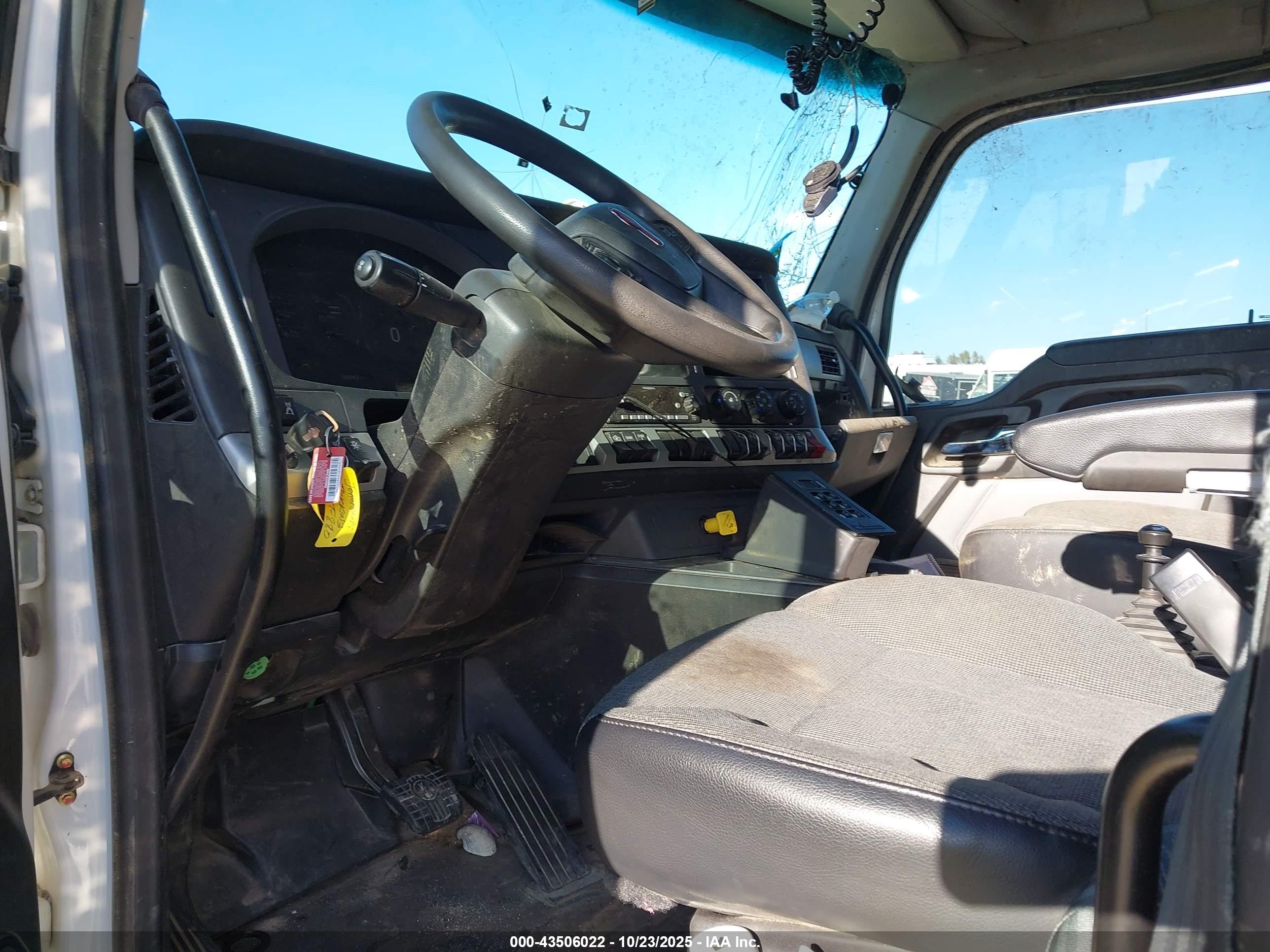 KENWORTH T880 image 8