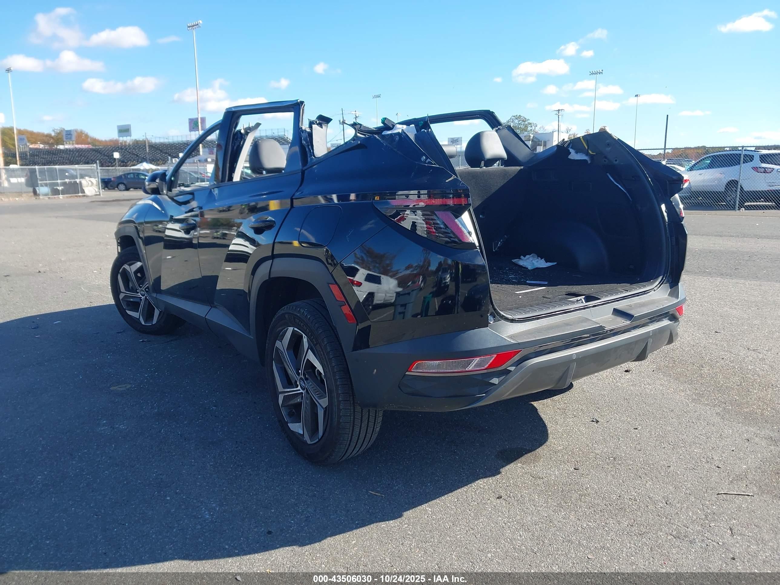 HYUNDAI TUCSON image 3