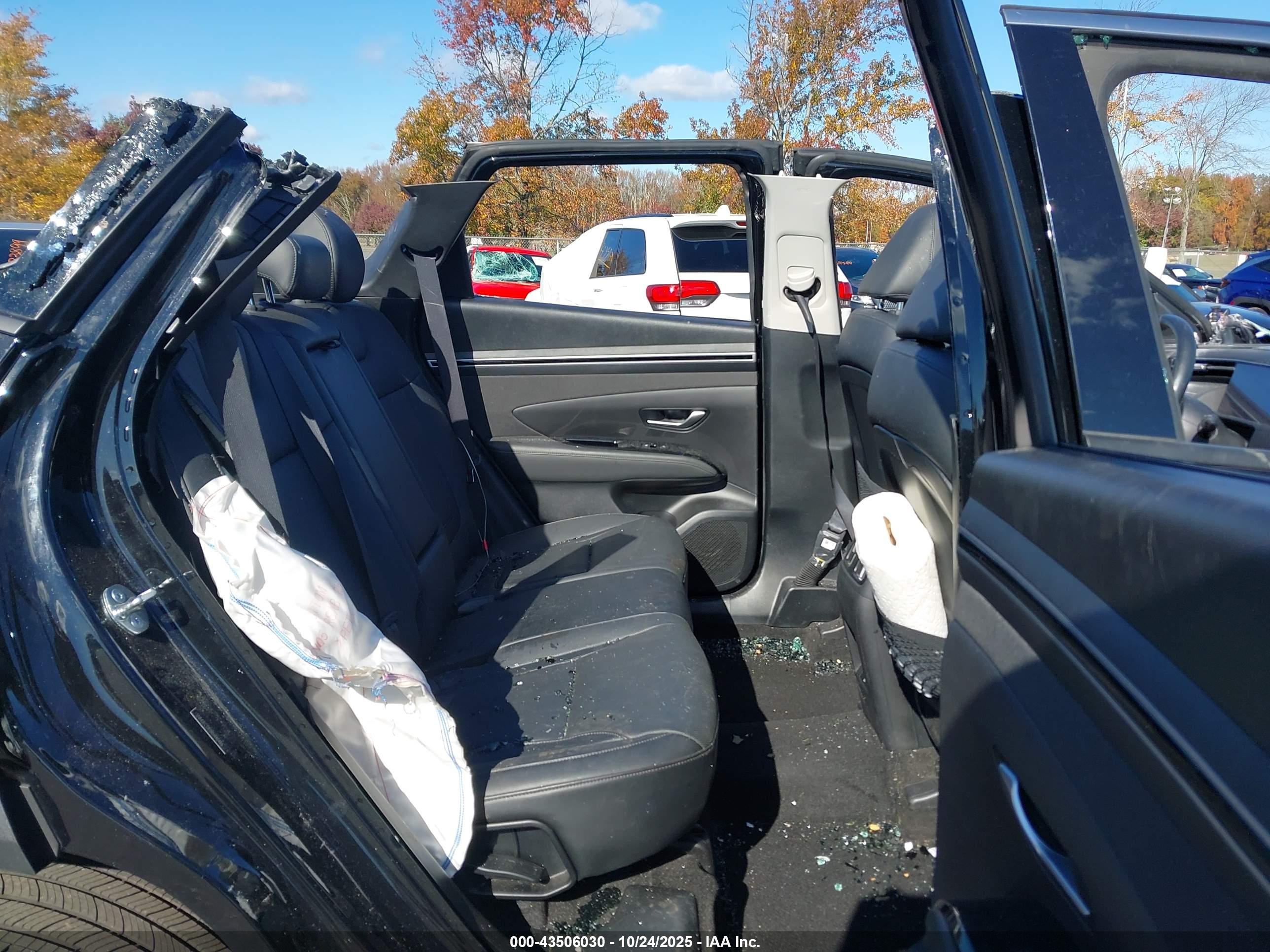 HYUNDAI TUCSON image 8