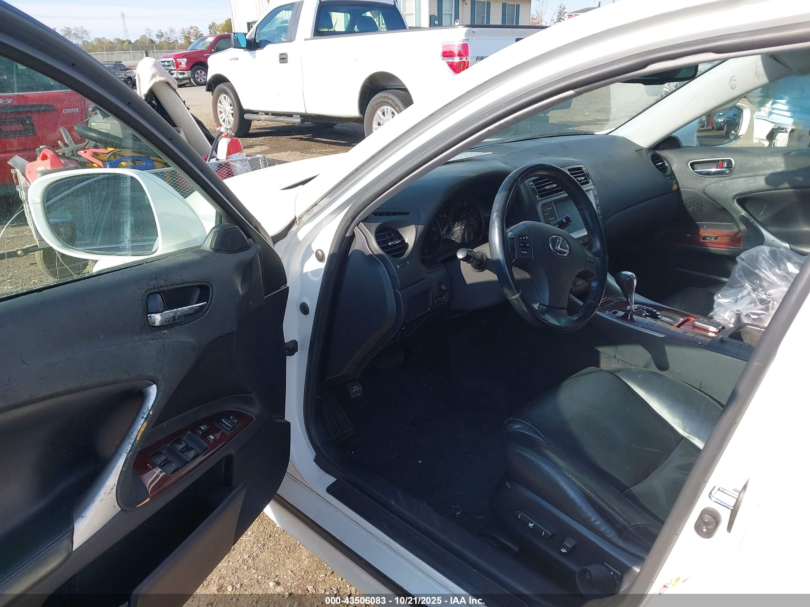 LEXUS IS image 5