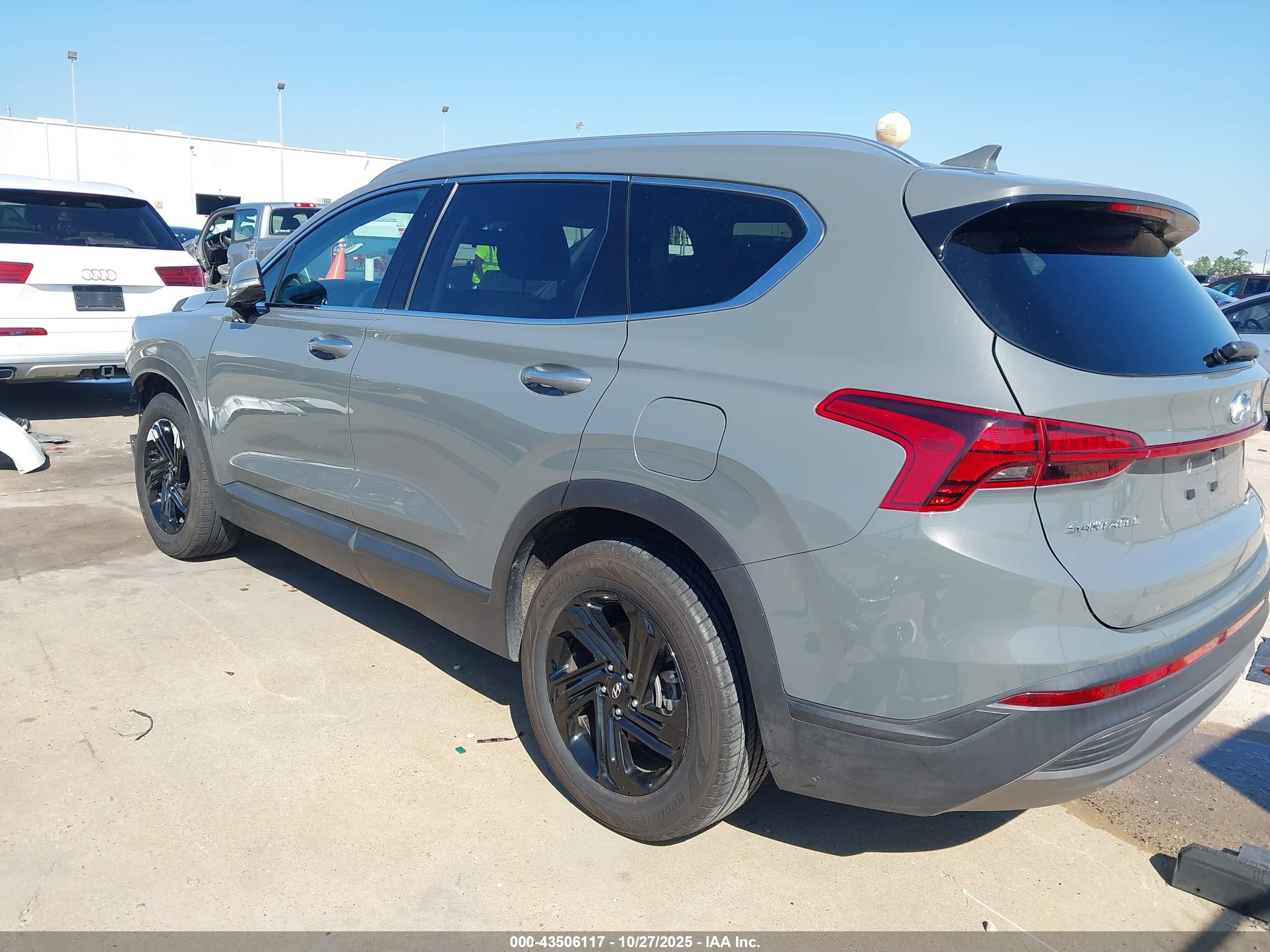 HYUNDAI SANTA image 3