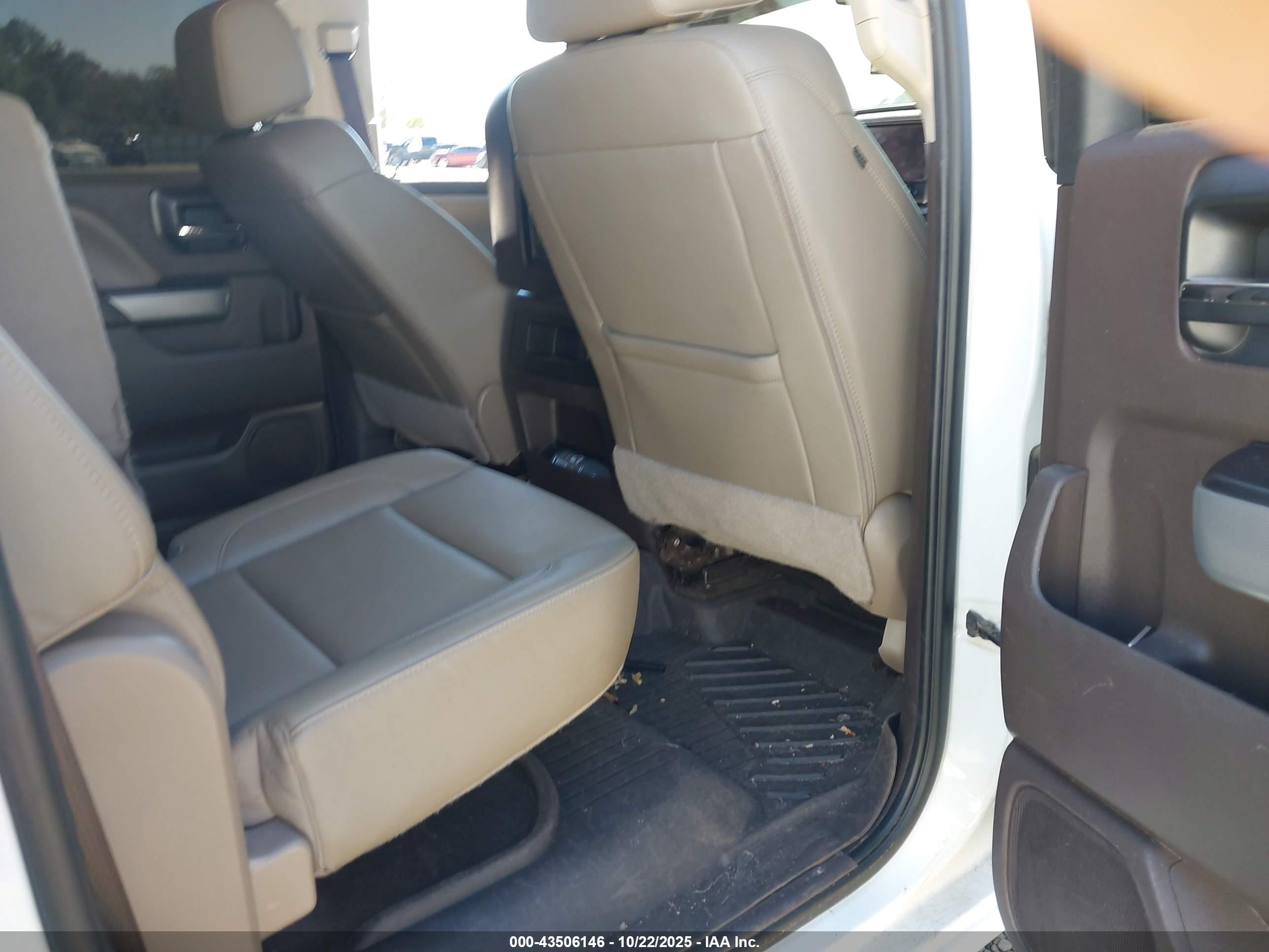 CHEVROLET SILVERADO image 8