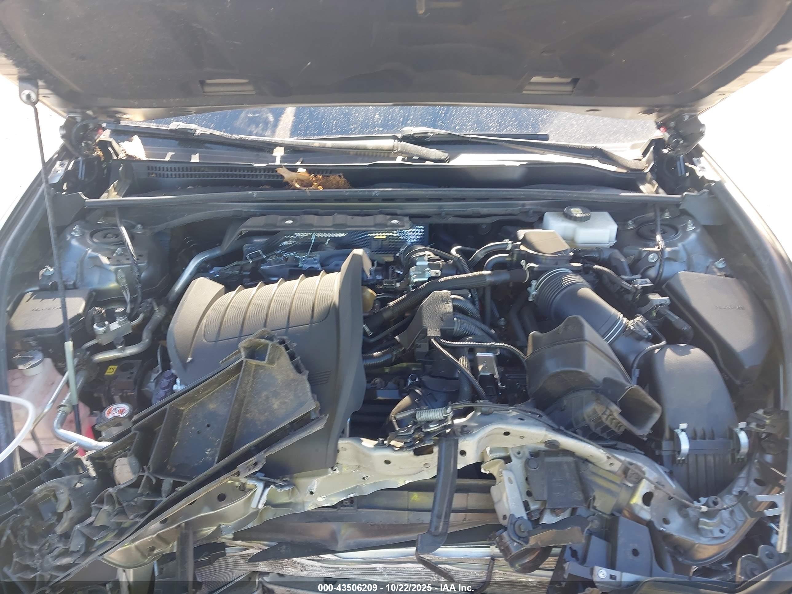 TOYOTA CROWN image 10