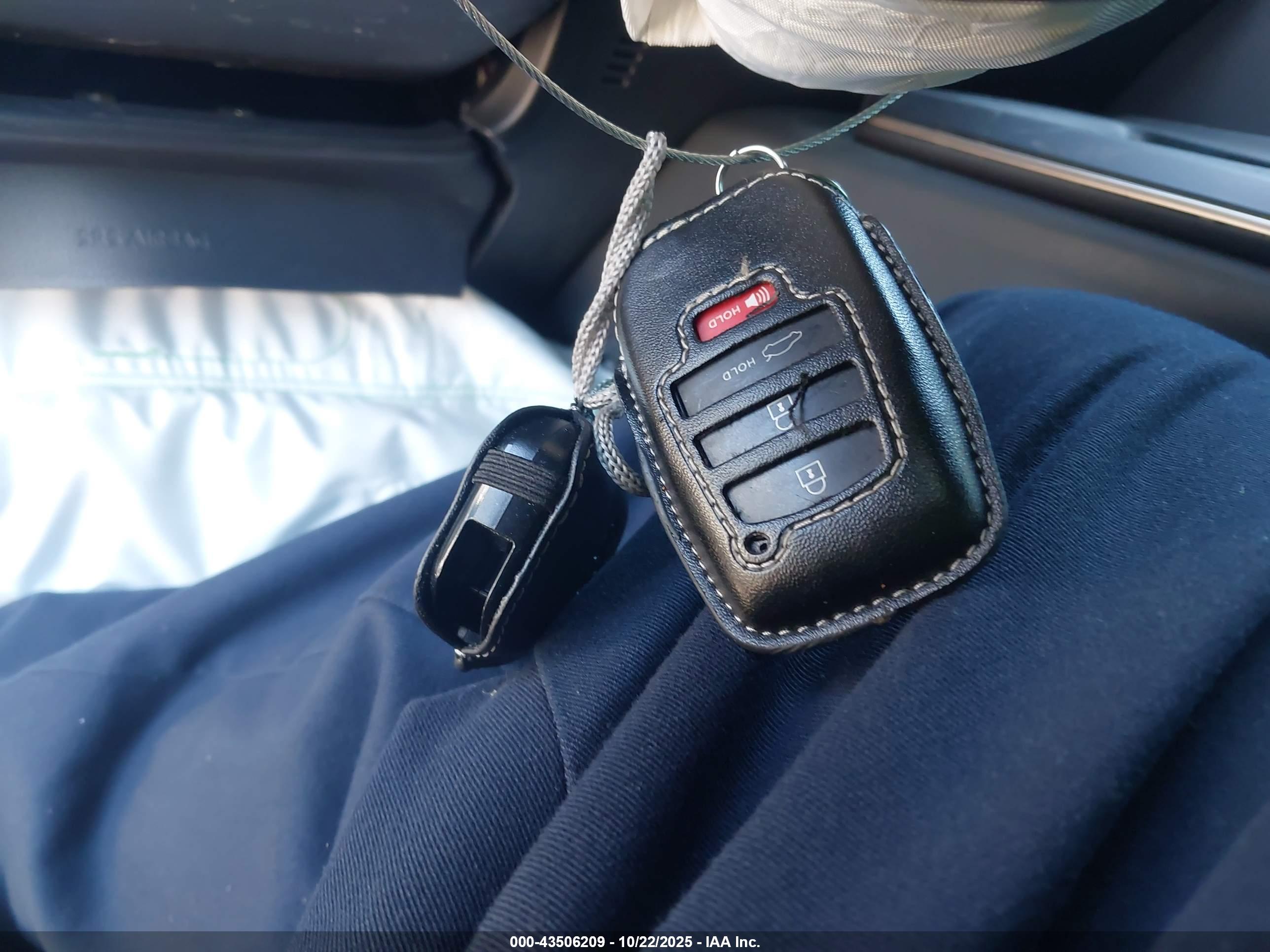 TOYOTA CROWN image 11