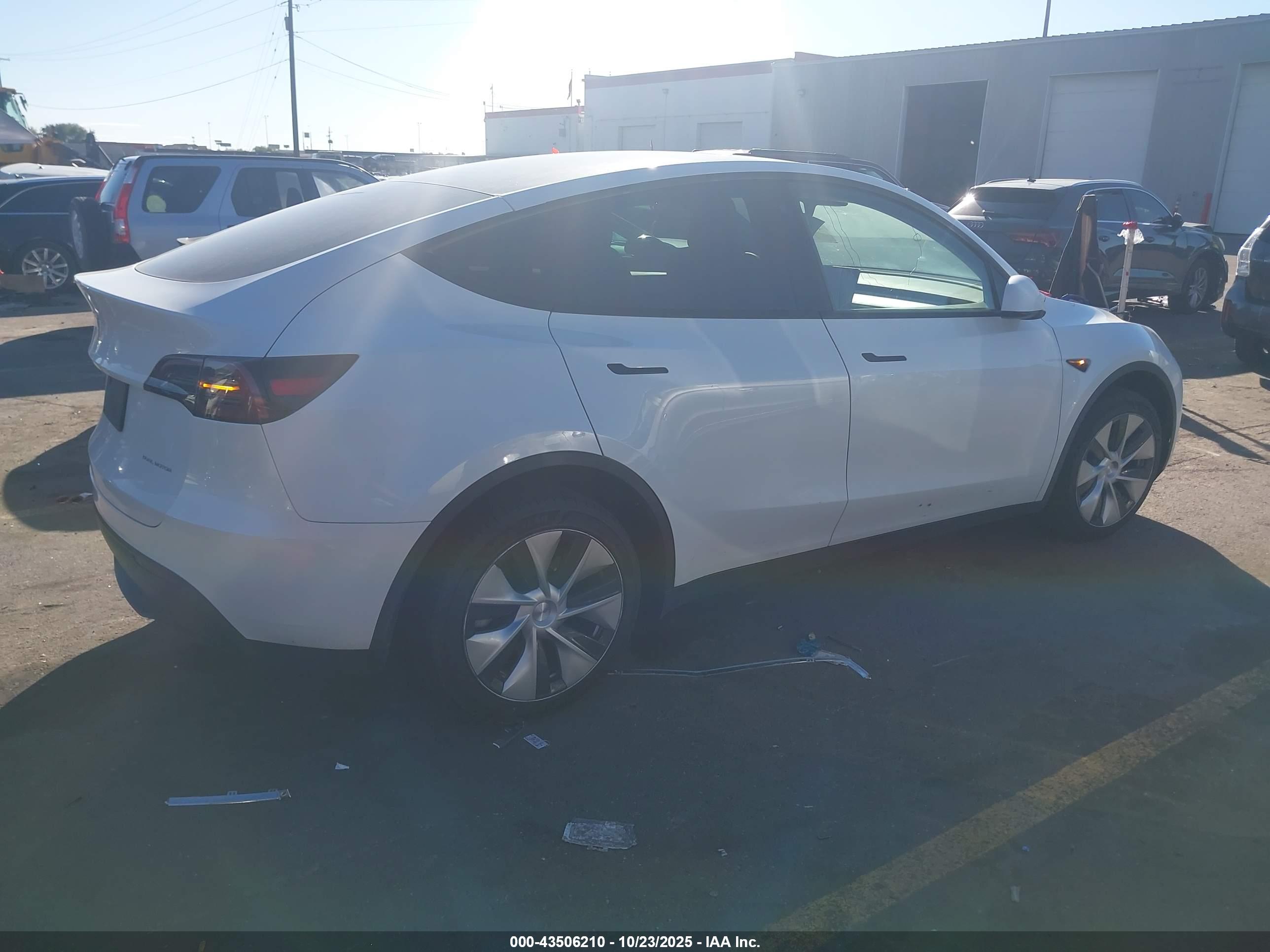 TESLA MODEL image 4