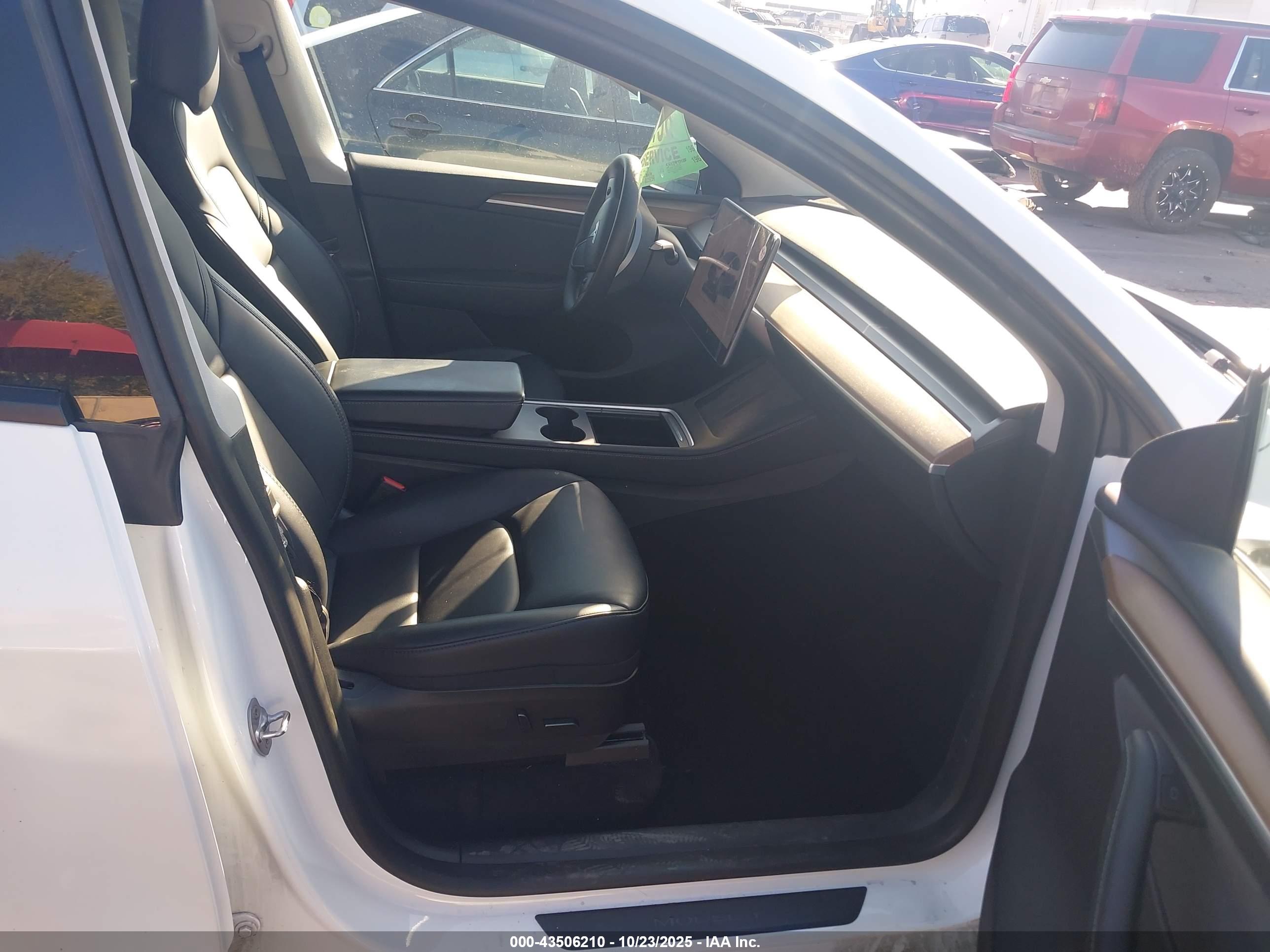 TESLA MODEL image 5