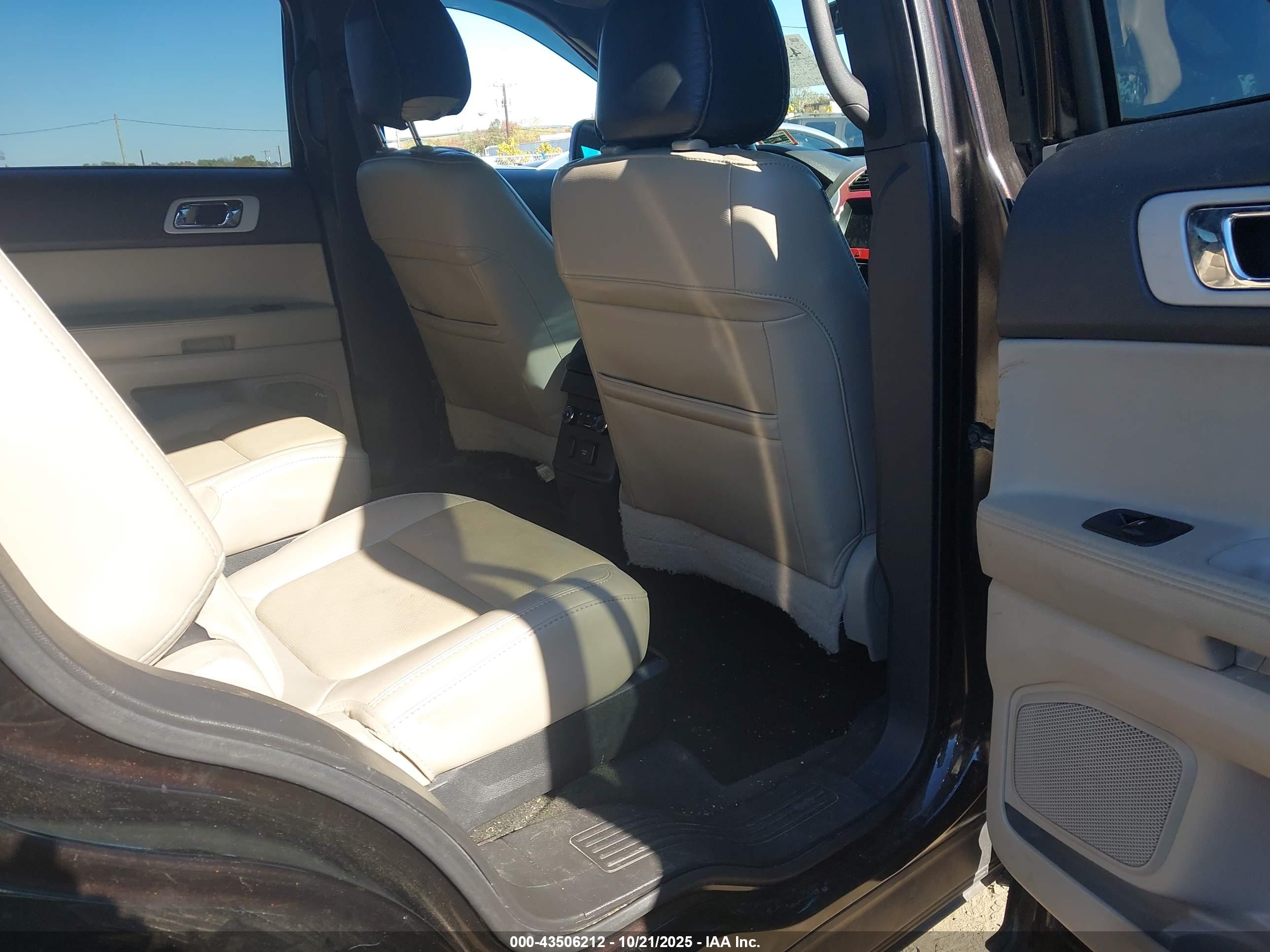 FORD EXPLORER image 8