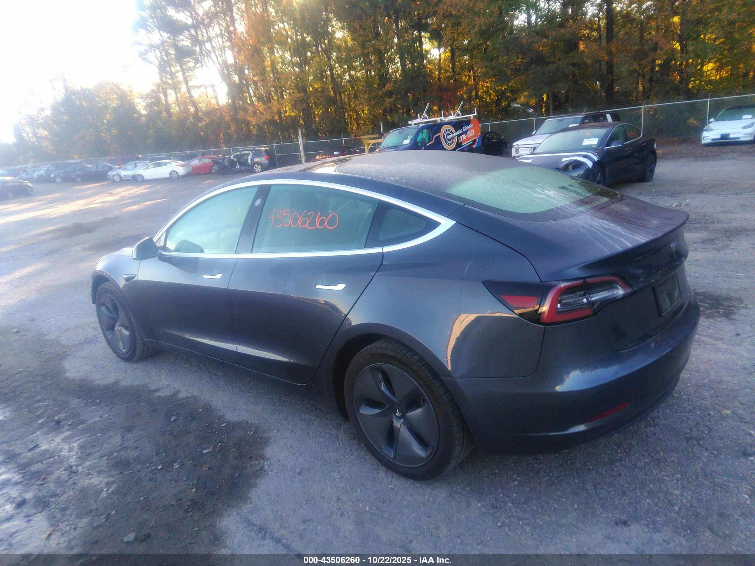 TESLA MODEL image 3