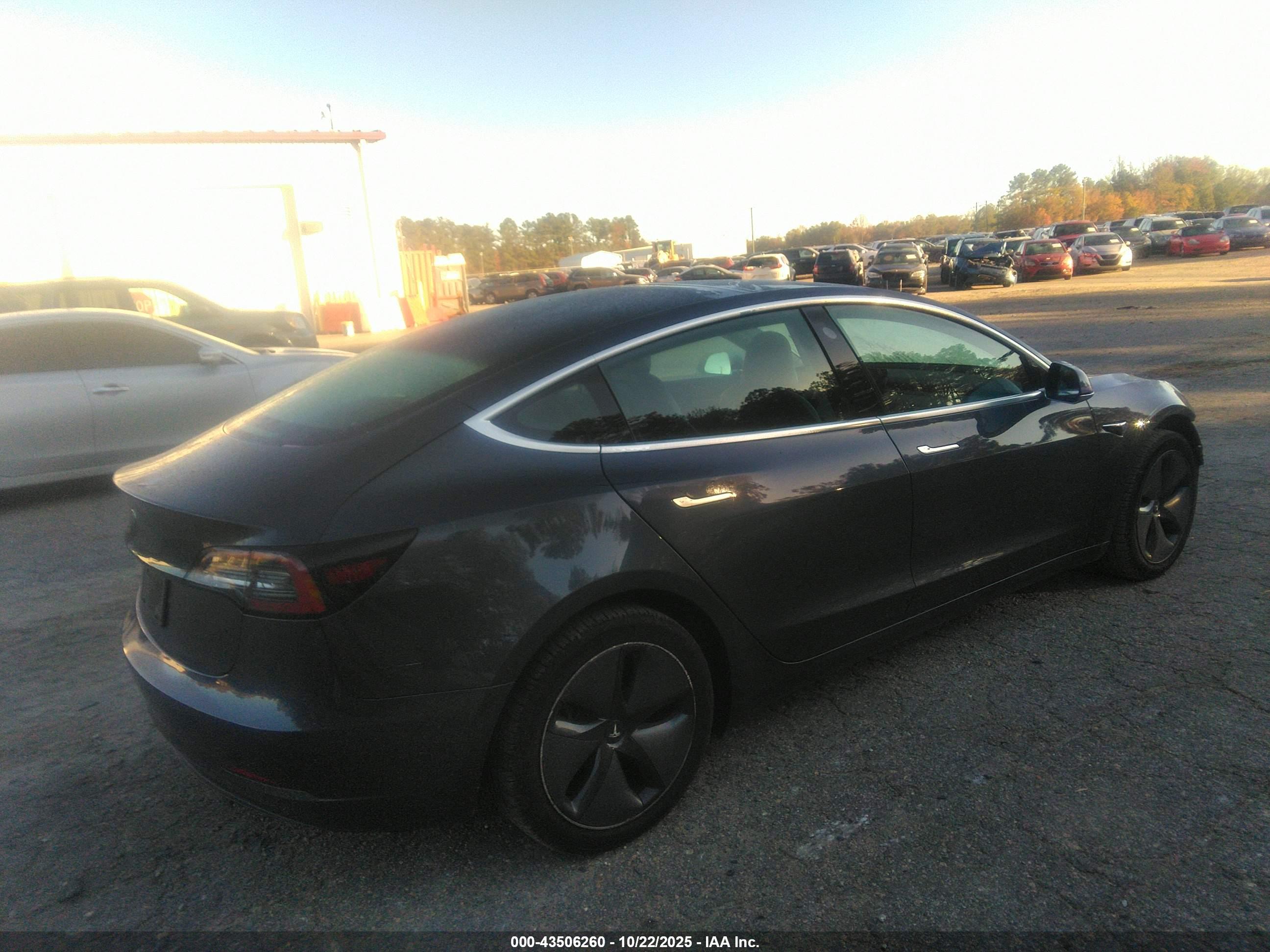 TESLA MODEL image 4