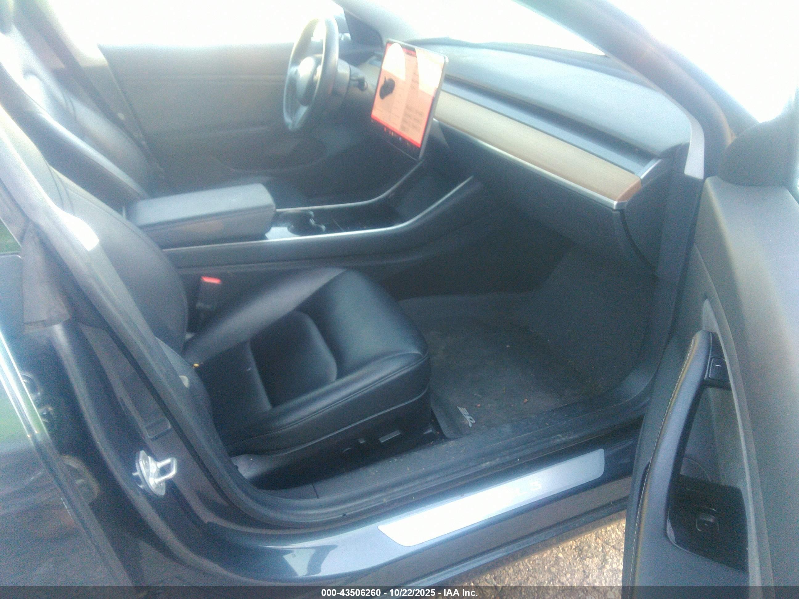 TESLA MODEL image 5
