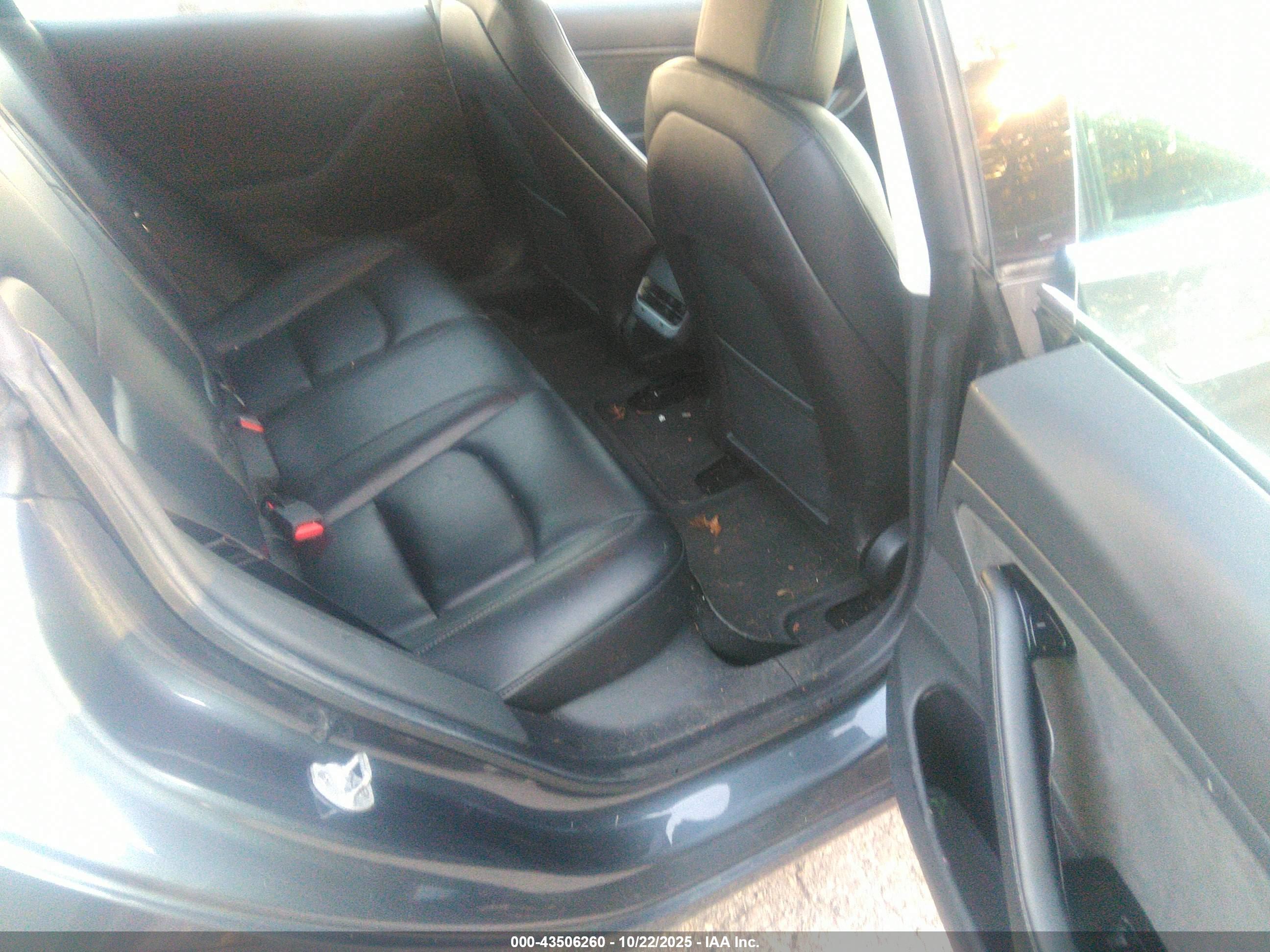 TESLA MODEL image 8