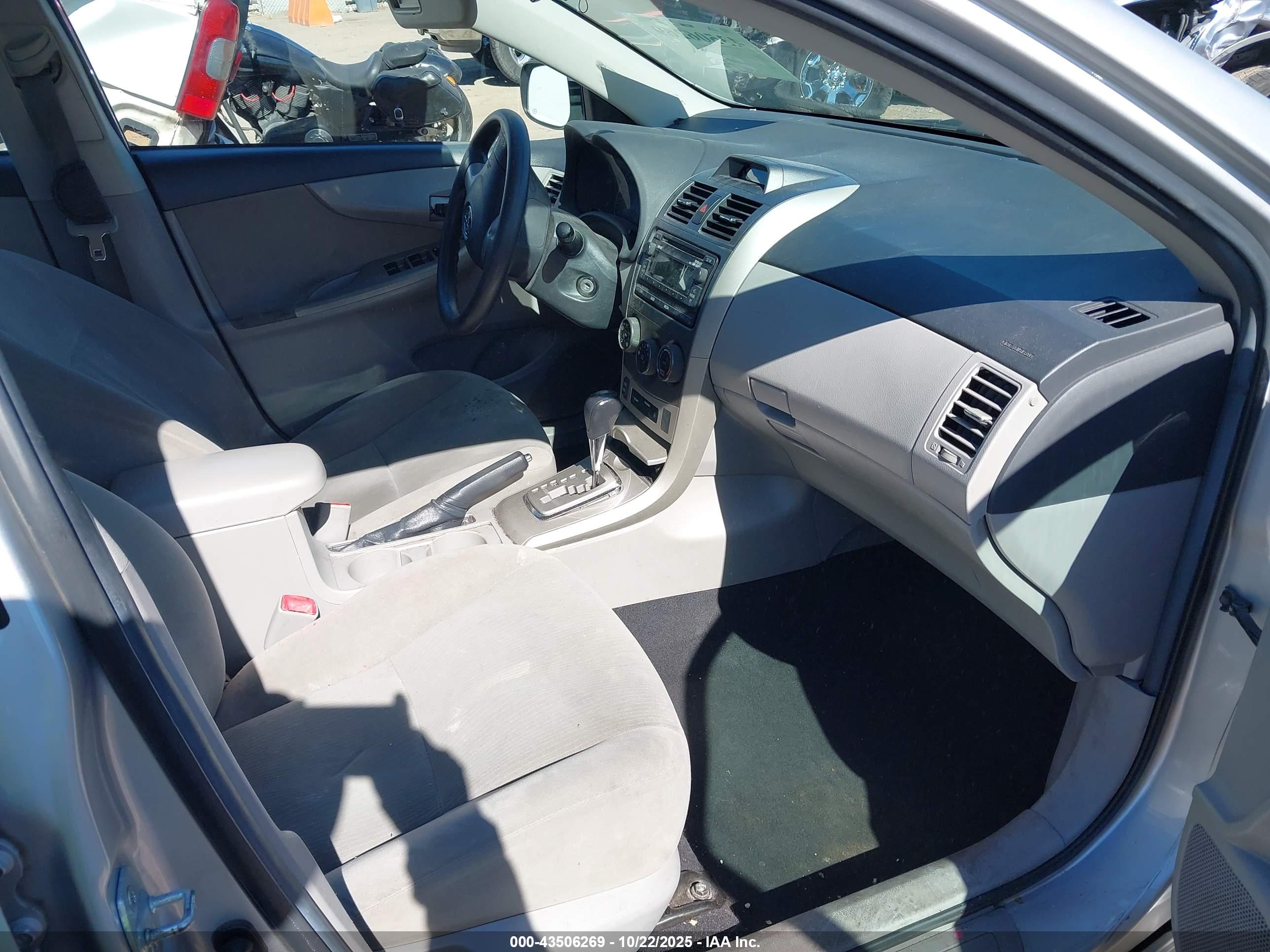 TOYOTA COROLLA image 5