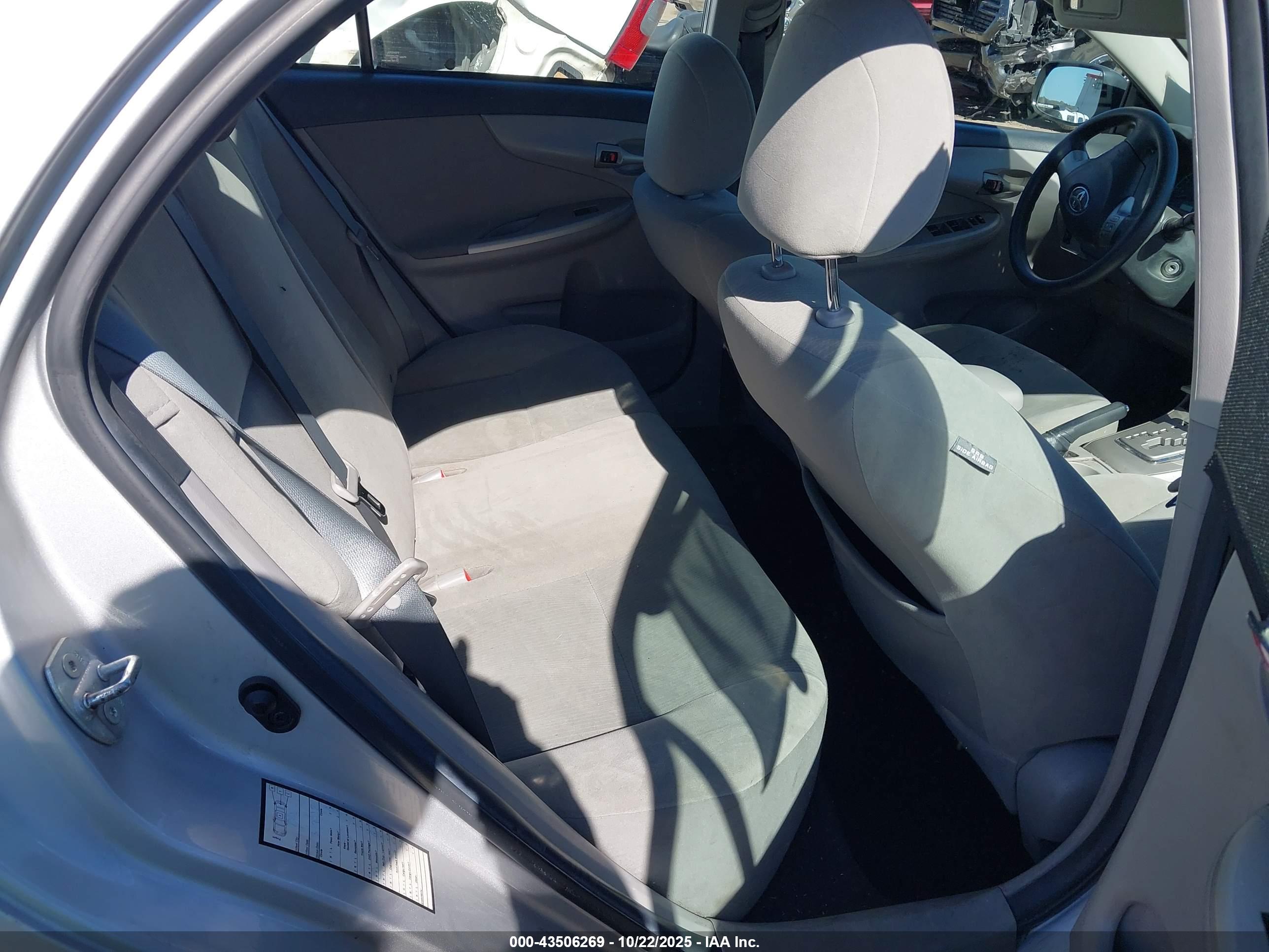 TOYOTA COROLLA image 8