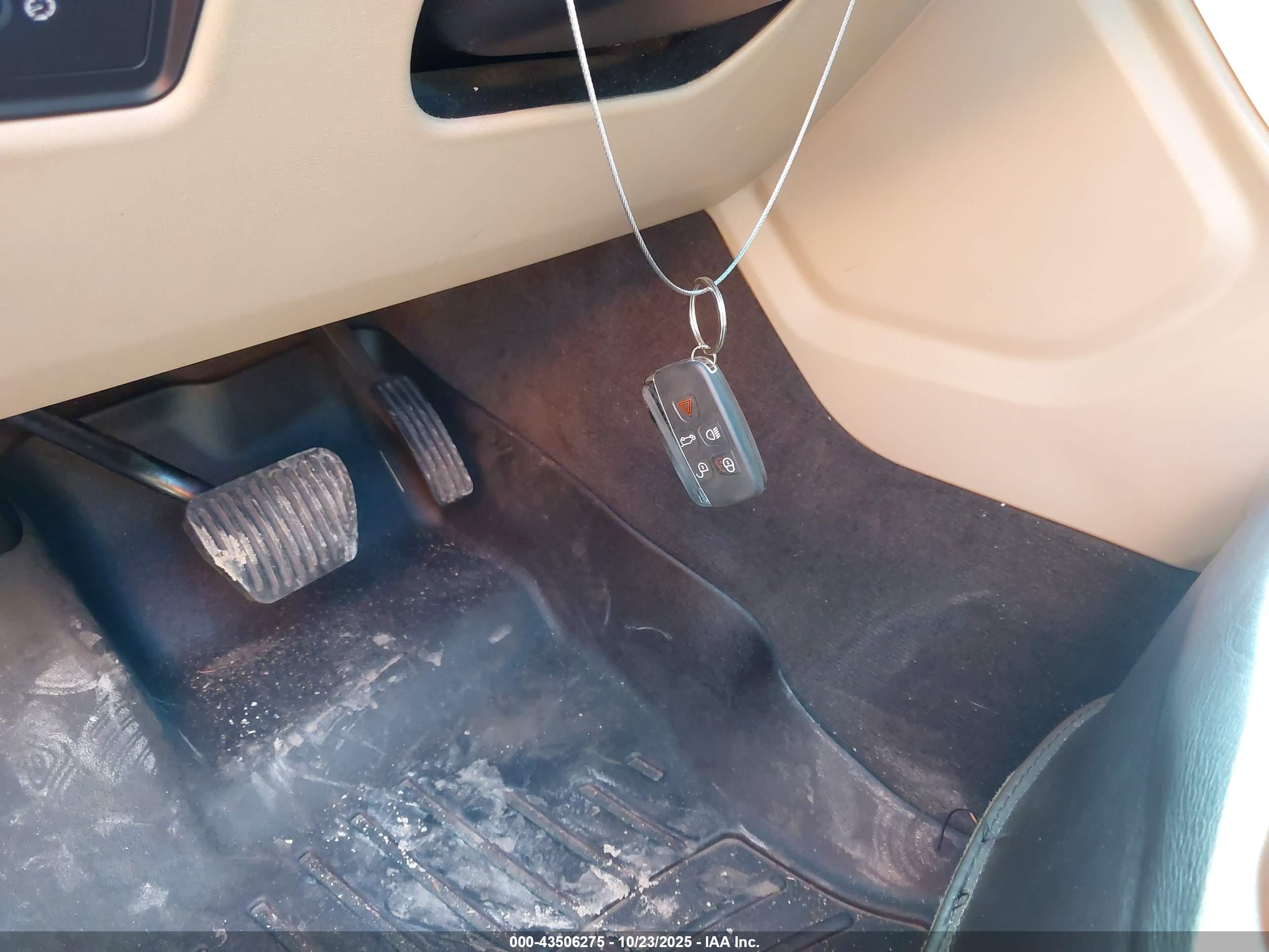 LAND ROVER image 11