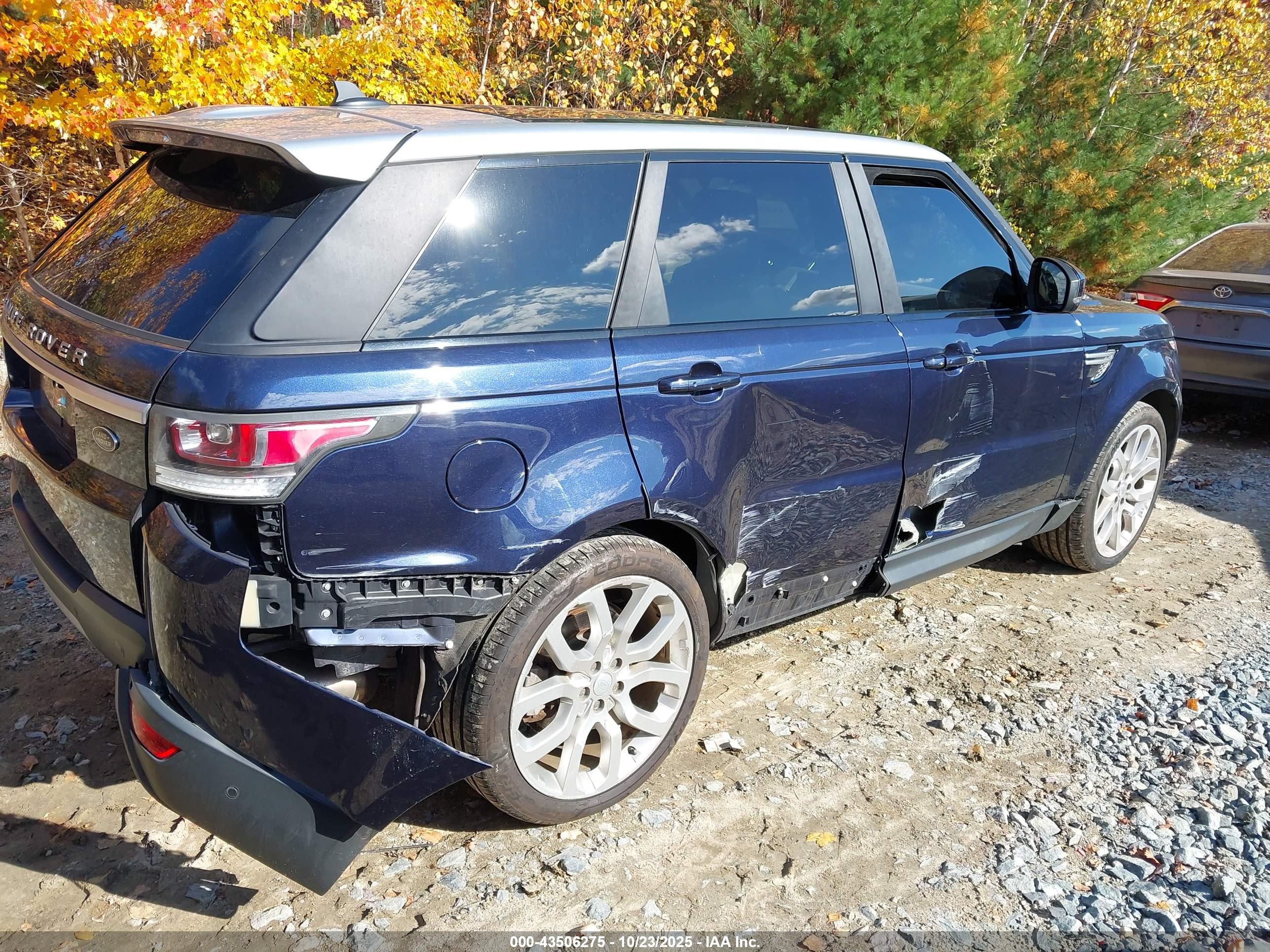 LAND ROVER image 4