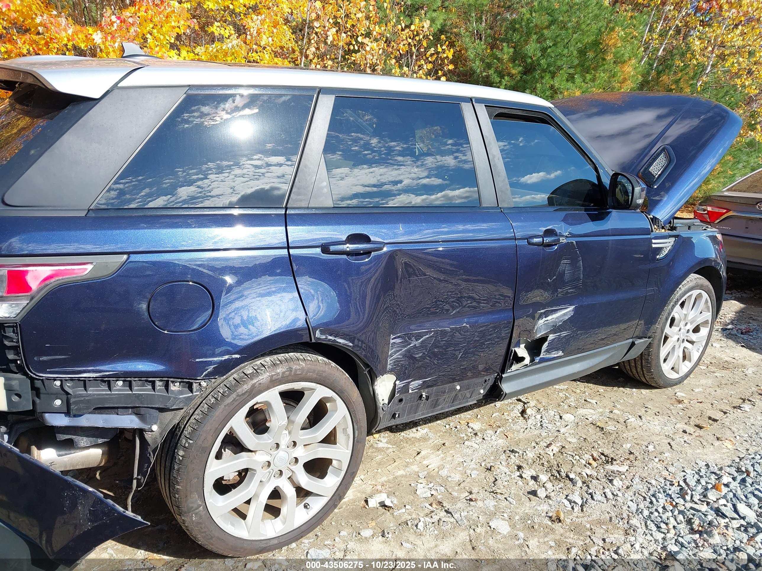 LAND ROVER image 6