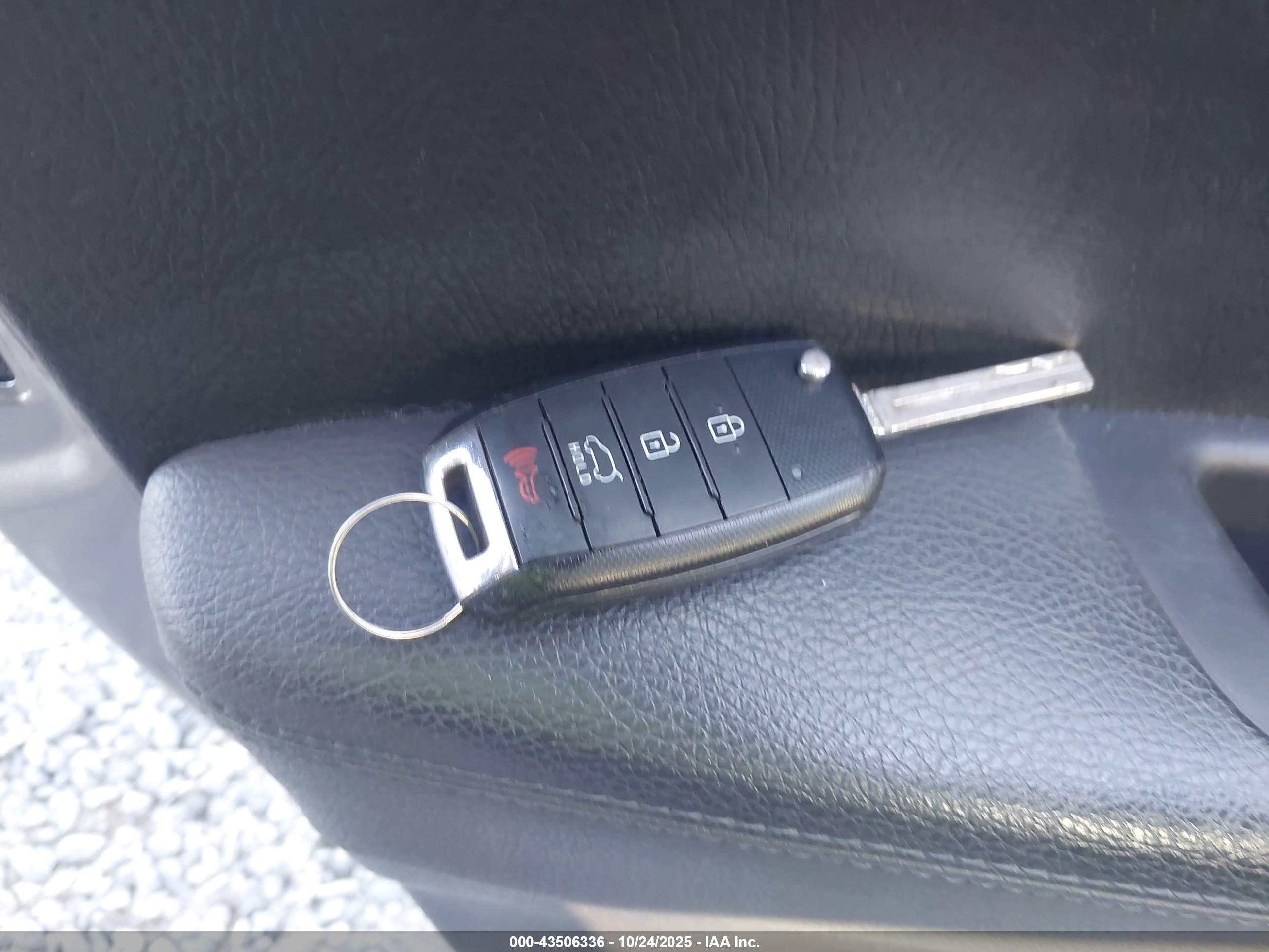 KIA SORENTO image 11