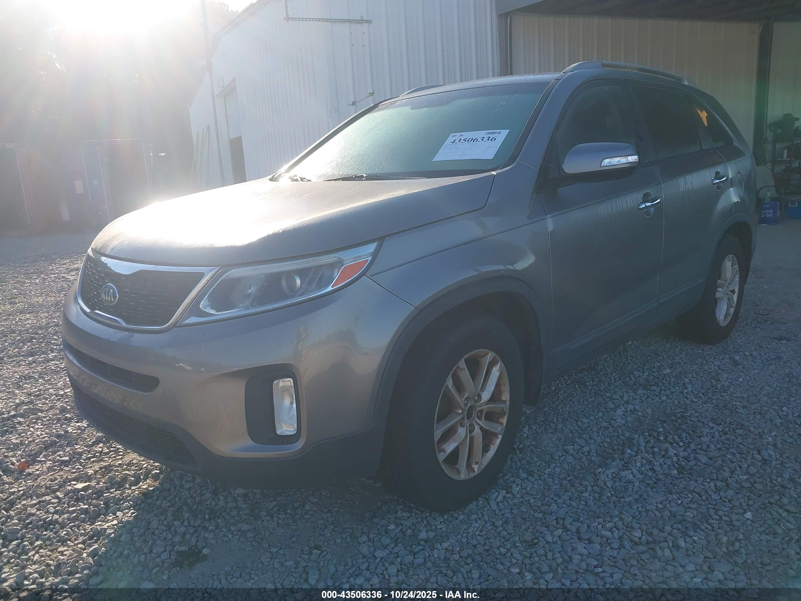 KIA SORENTO image 2