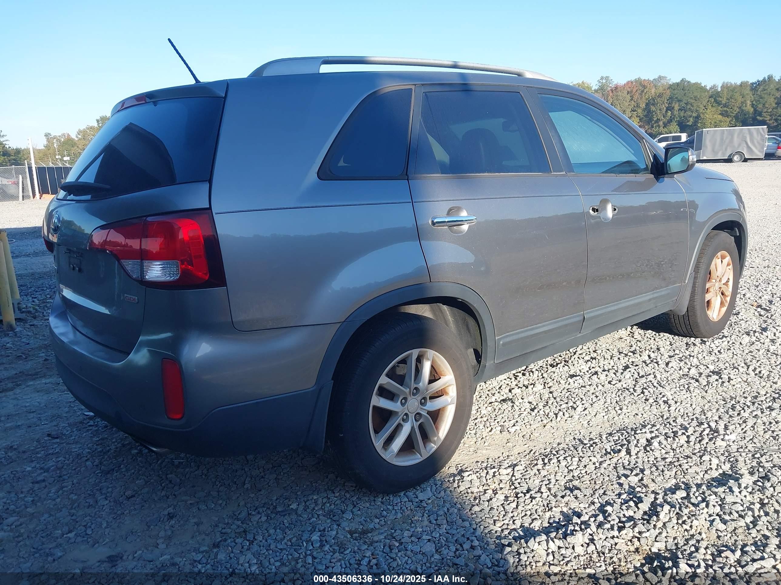 KIA SORENTO image 4