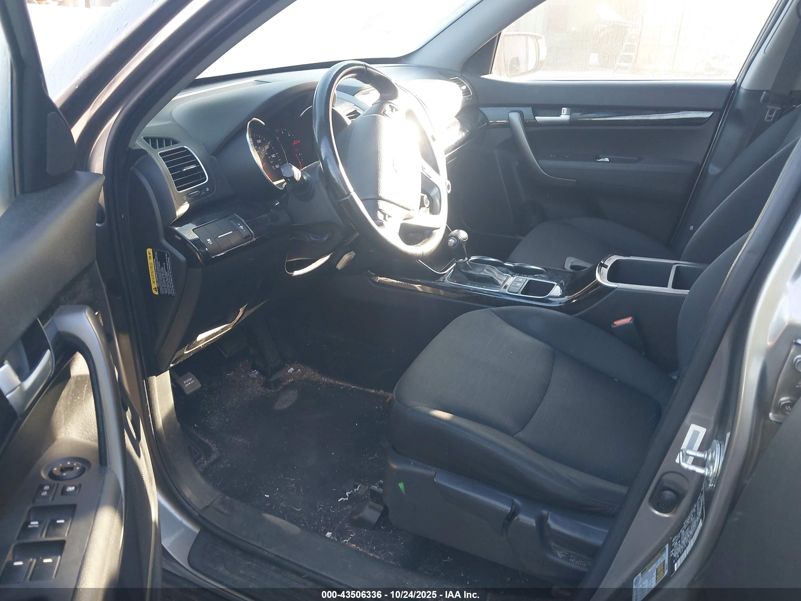 KIA SORENTO image 5