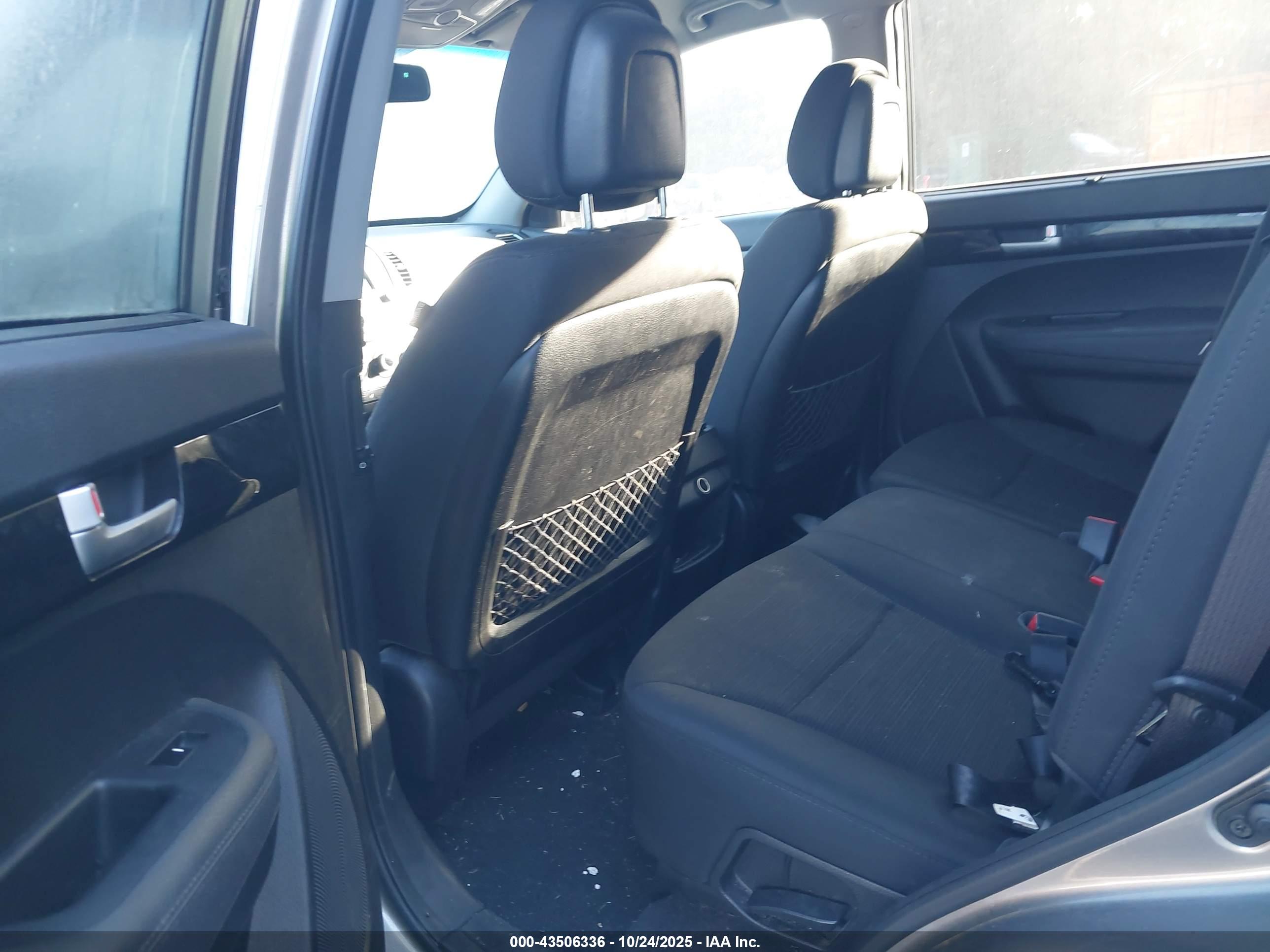 KIA SORENTO image 8