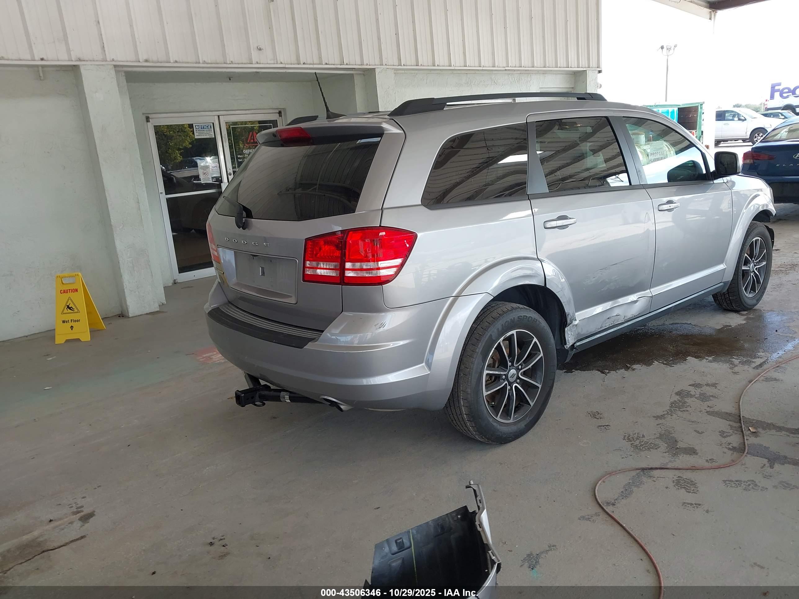 DODGE JOURNEY image 4