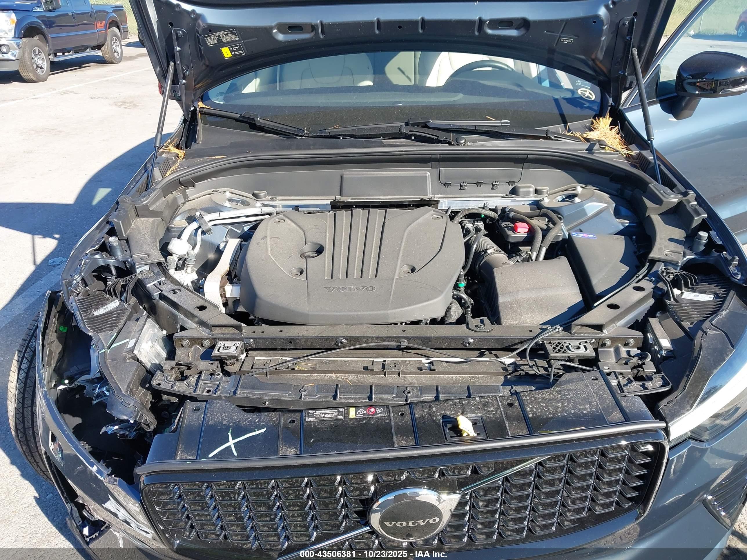 VOLVO XC60 image 10