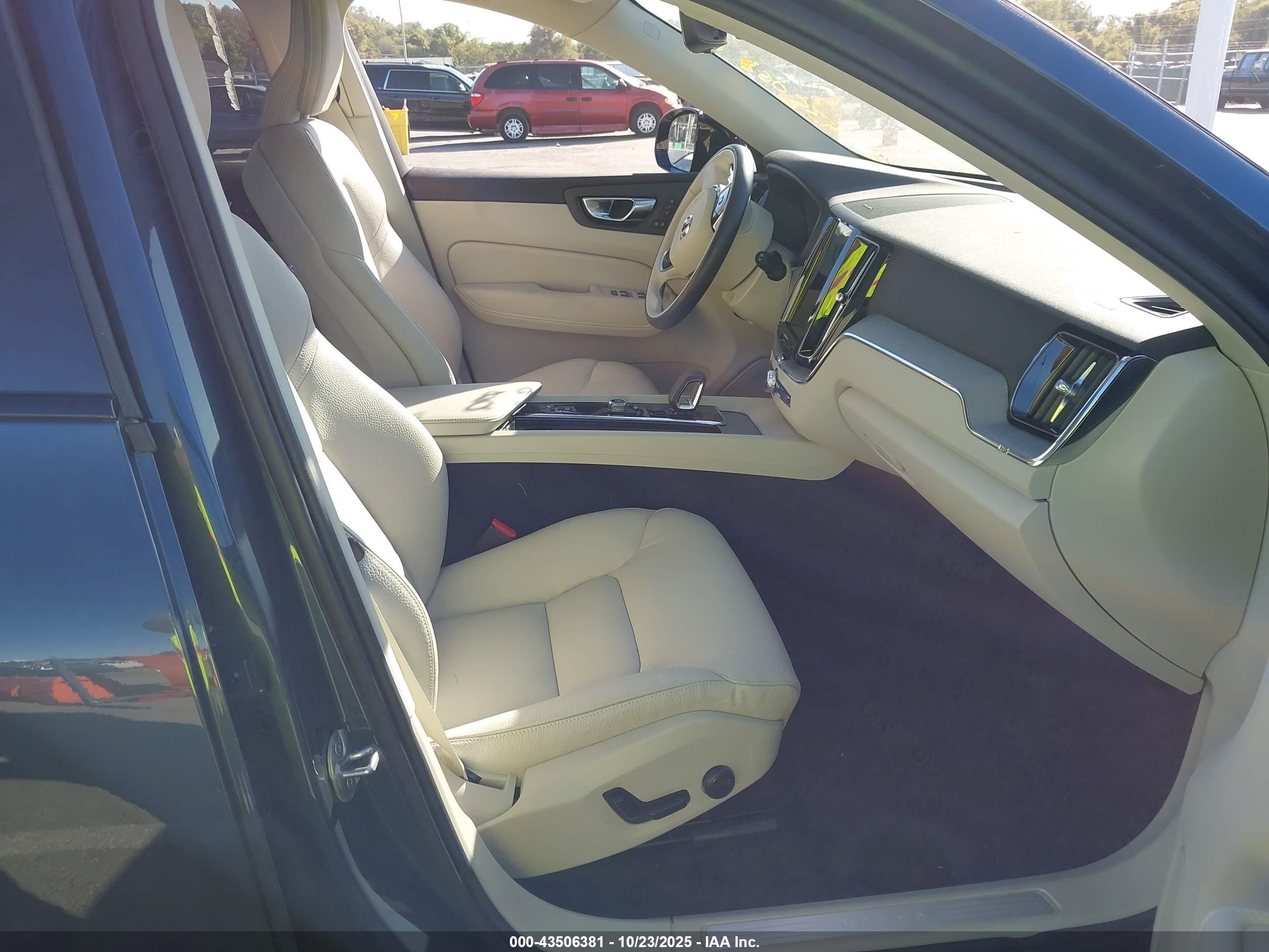 VOLVO XC60 image 5