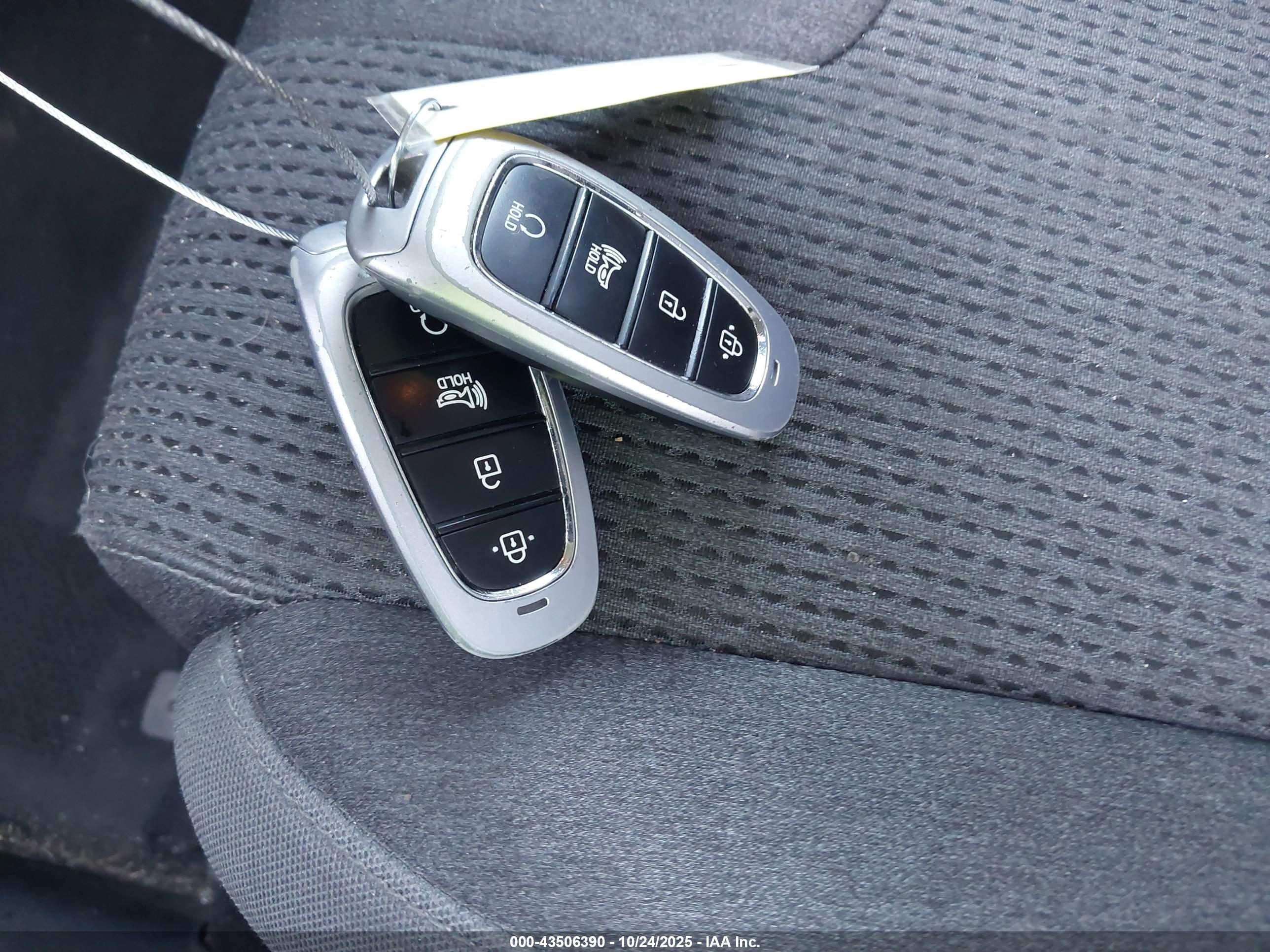 HYUNDAI SANTA image 11