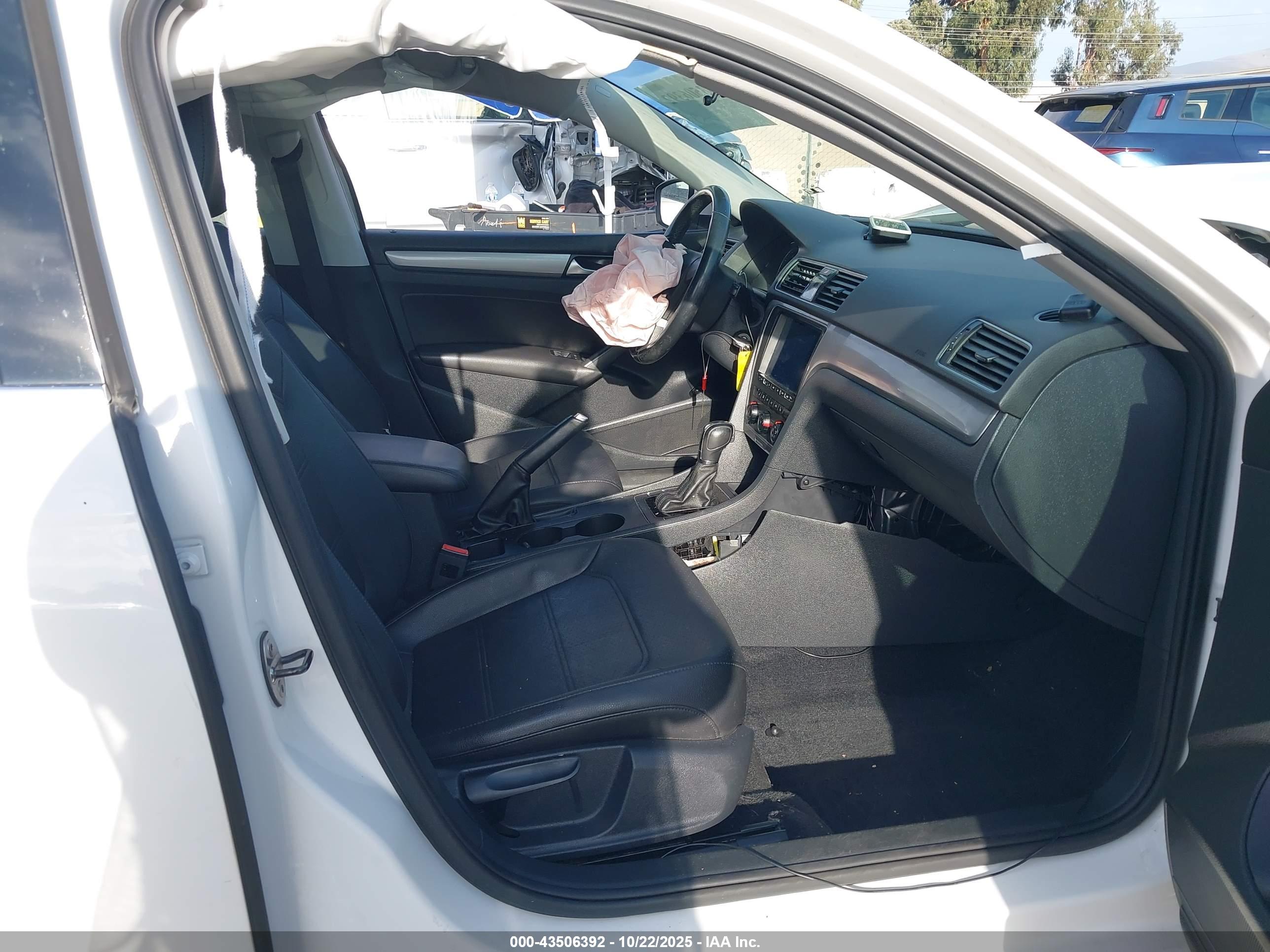 VOLKSWAGEN PASSAT image 5