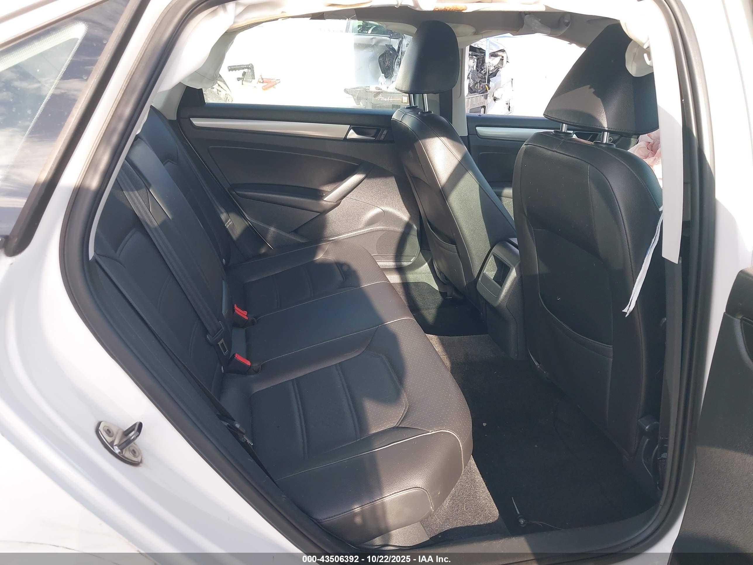 VOLKSWAGEN PASSAT image 8