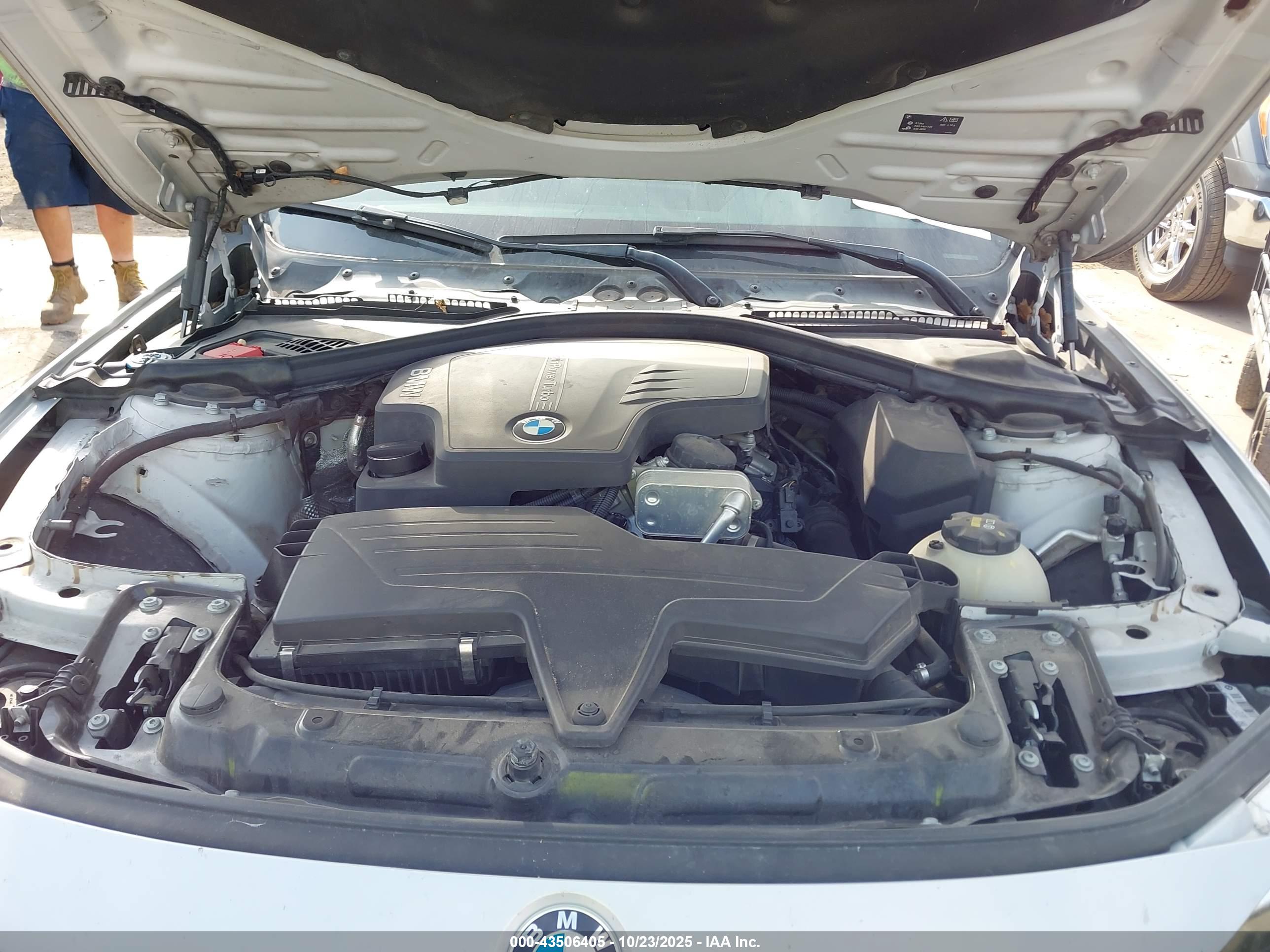 BMW 320I image 10