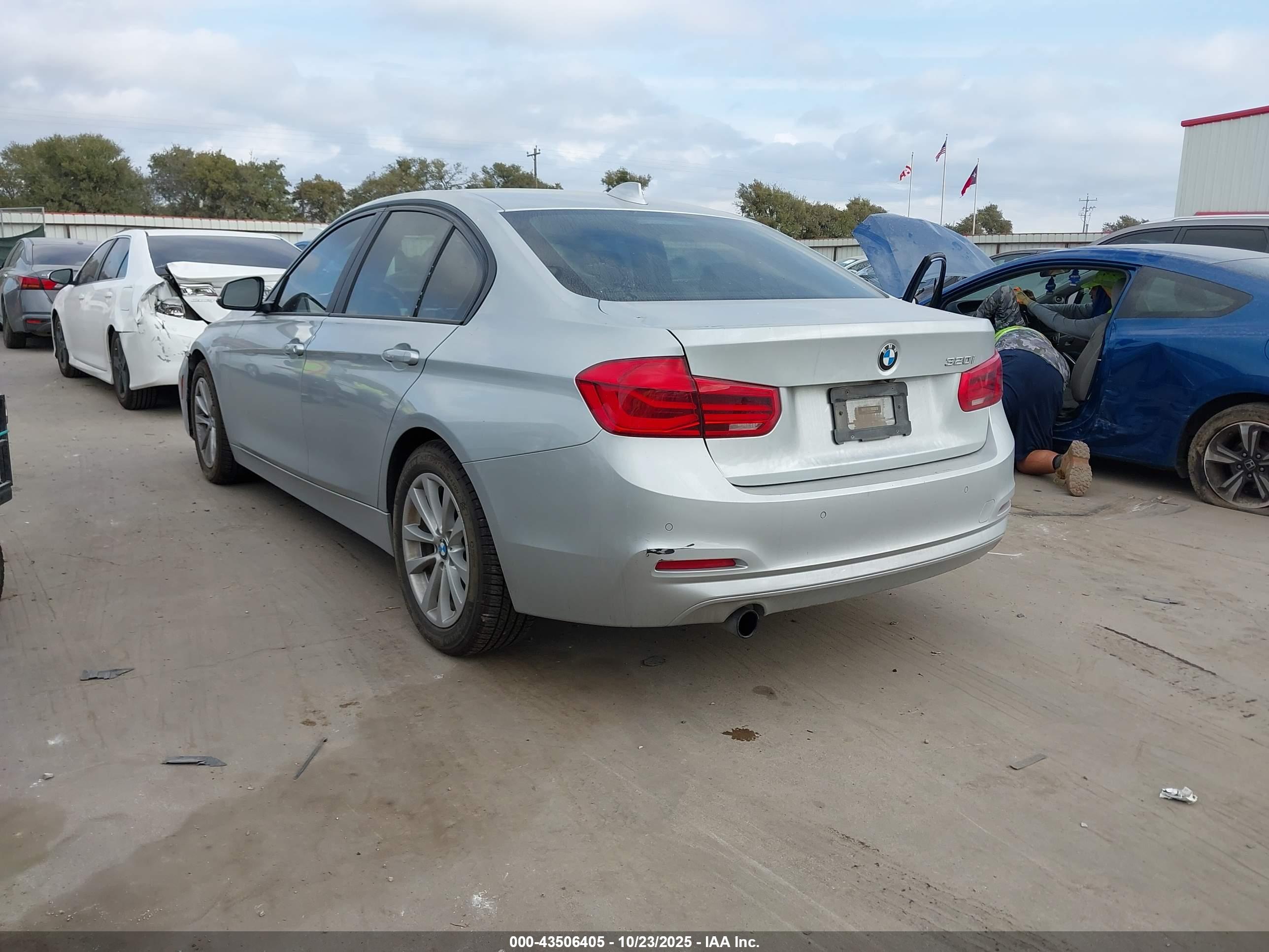 BMW 320I image 3