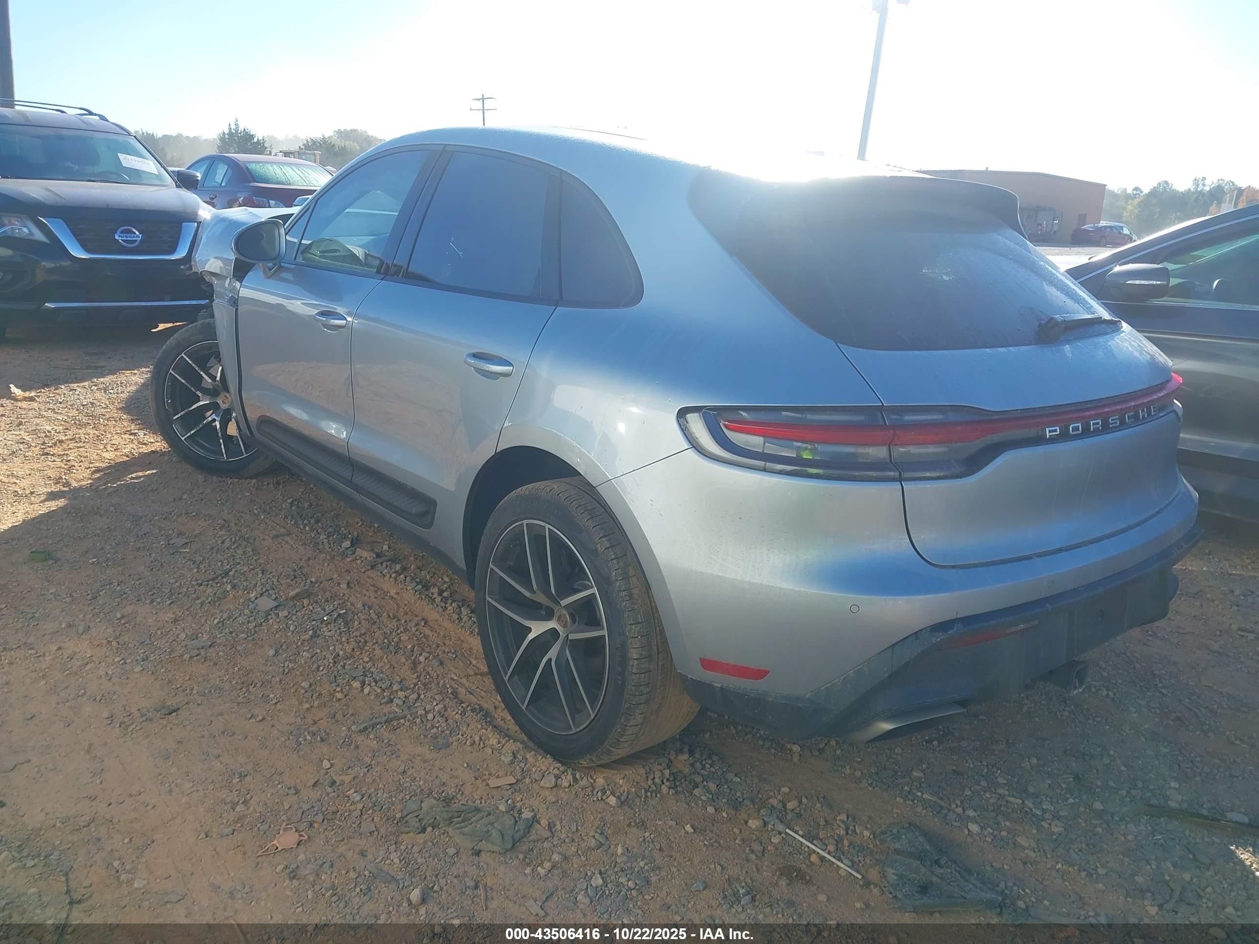 PORSCHE MACAN image 3