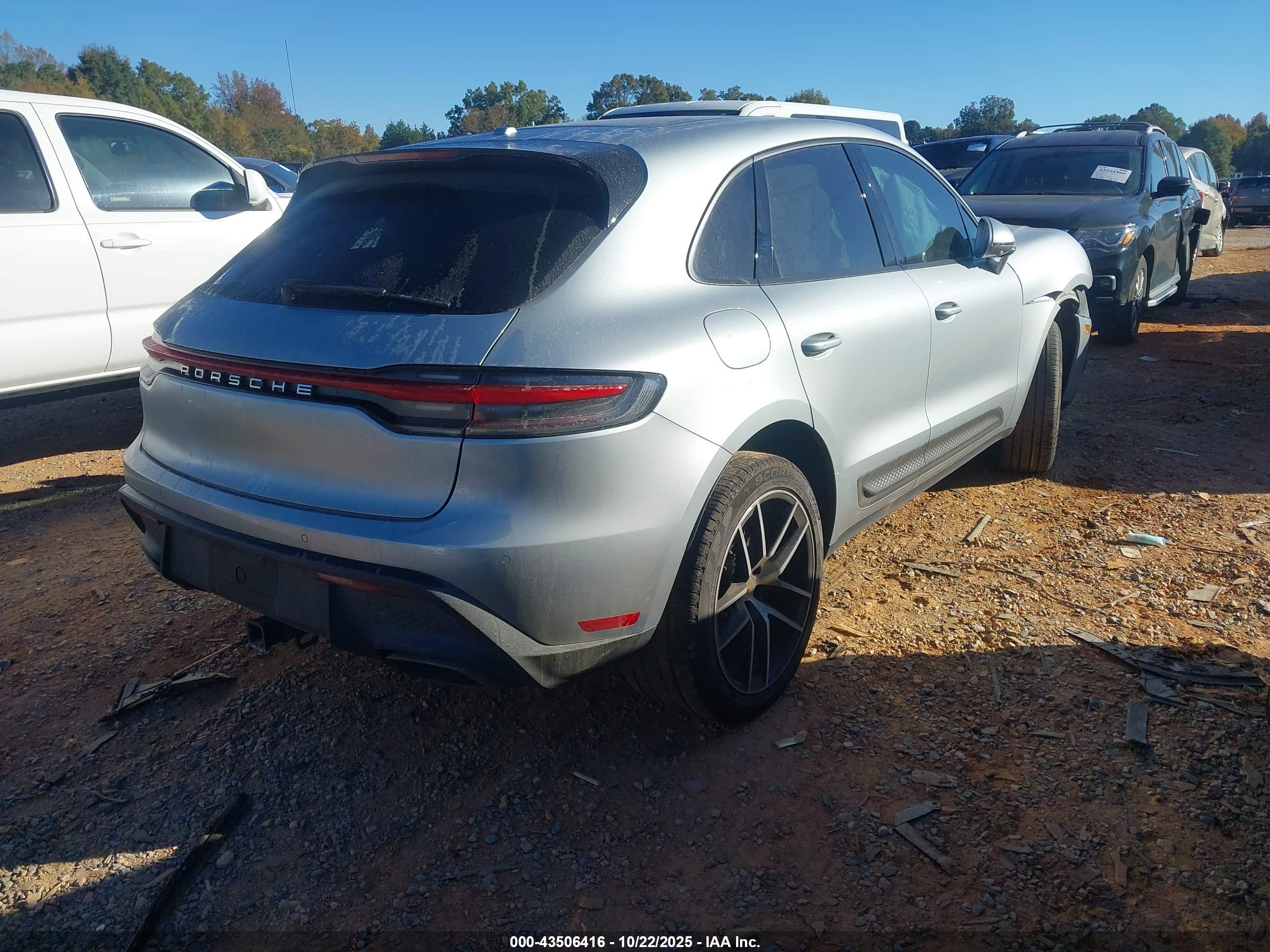 PORSCHE MACAN image 4