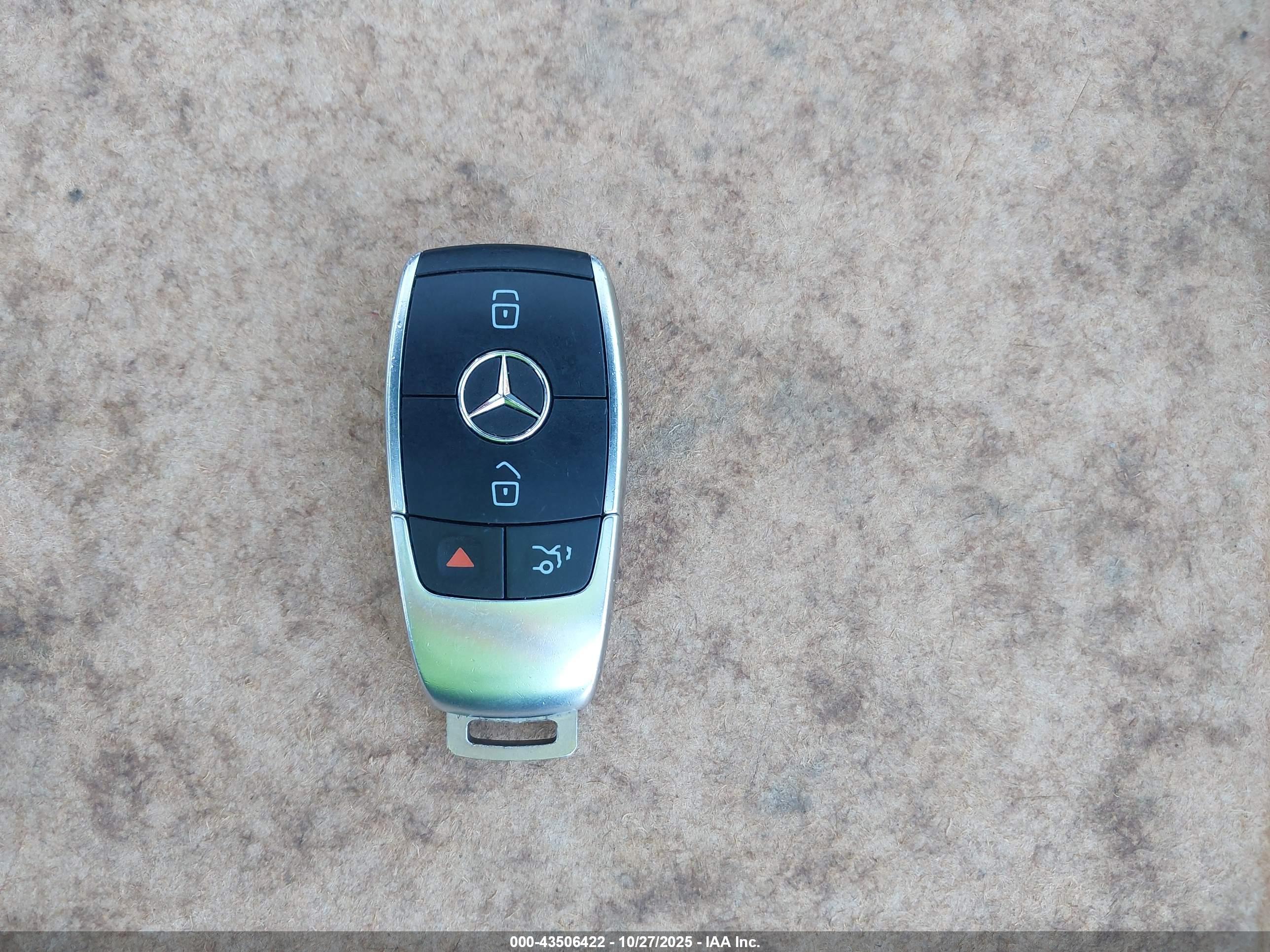MERCEDES-BENZ GLC image 11