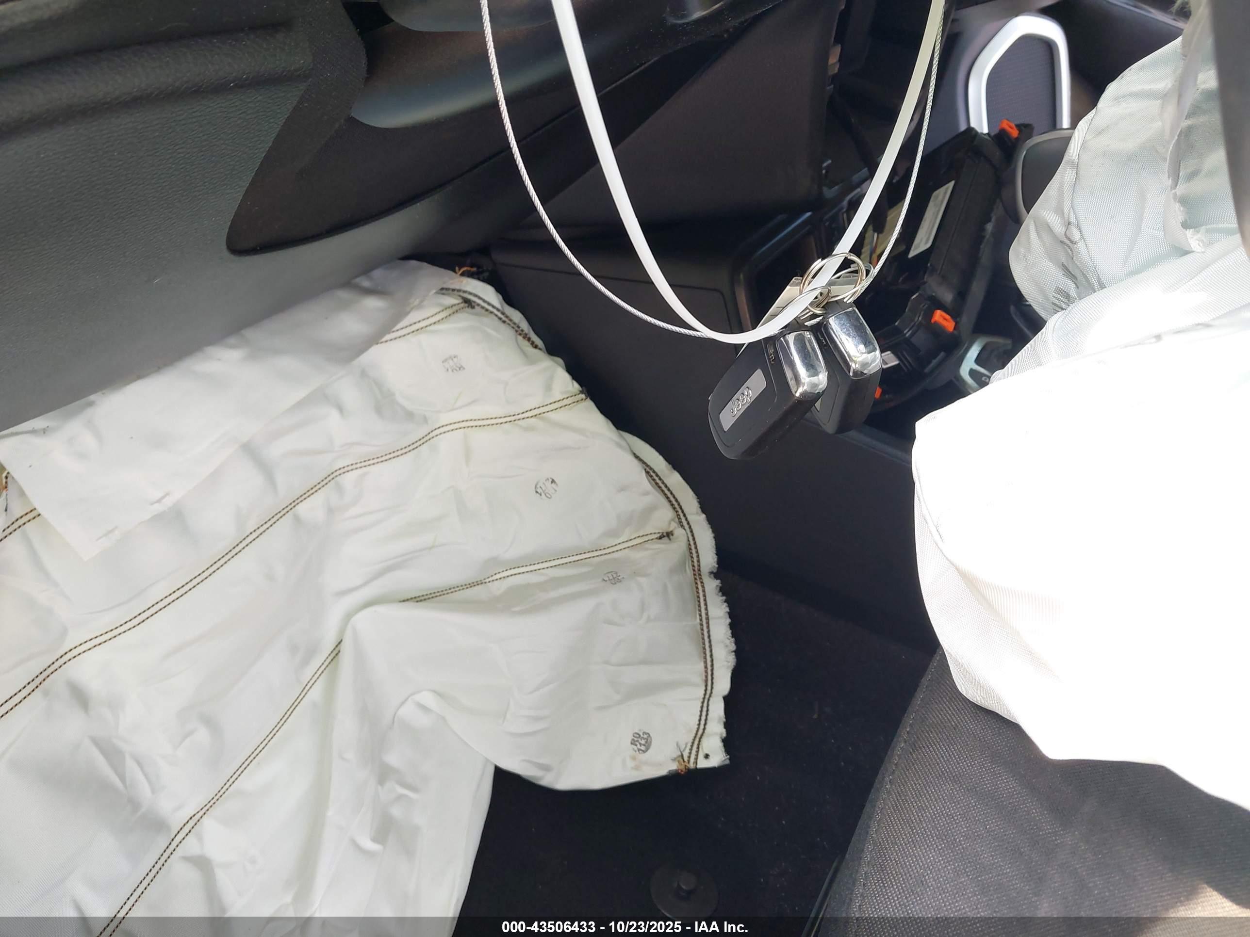 JEEP RENEGADE image 11