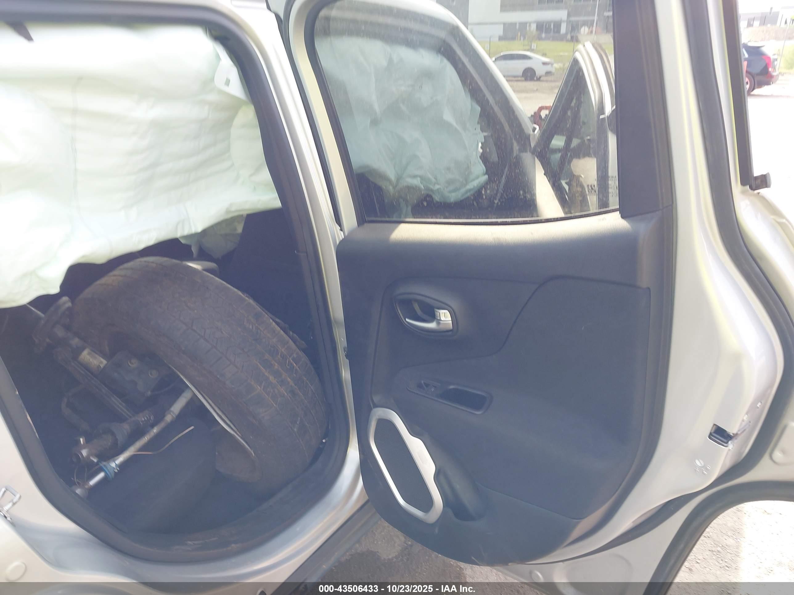 JEEP RENEGADE image 8
