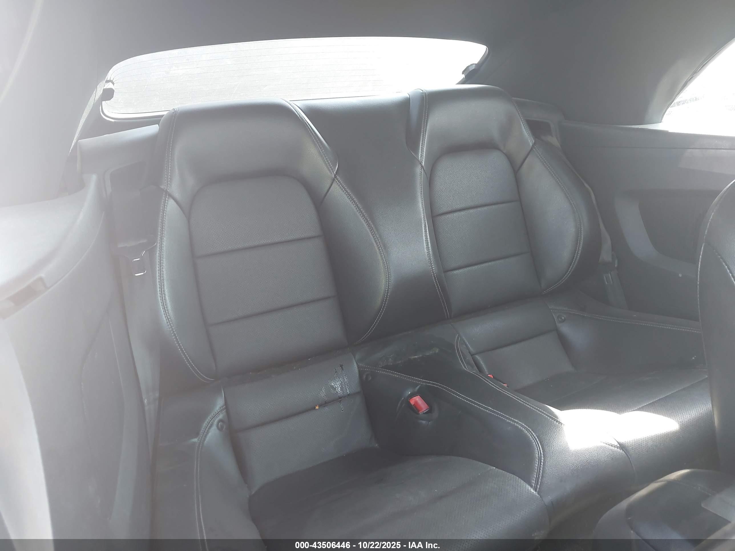 FORD MUSTANG image 8