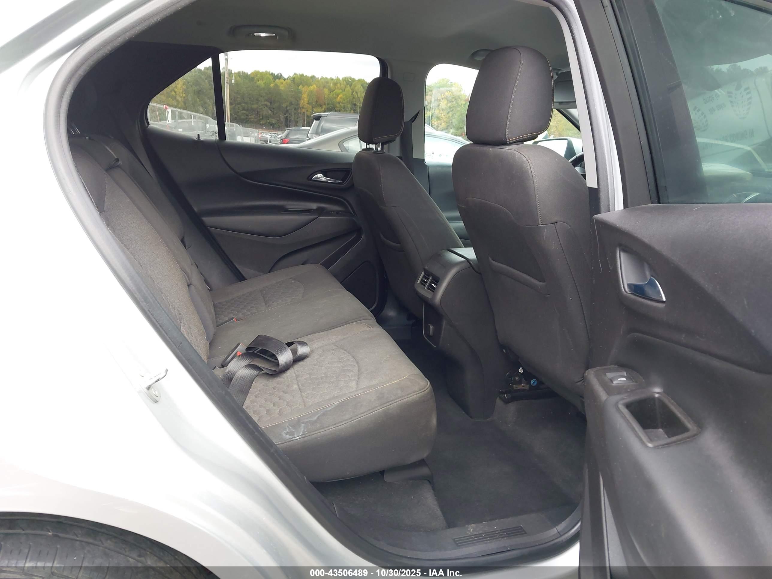 CHEVROLET EQUINOX image 8