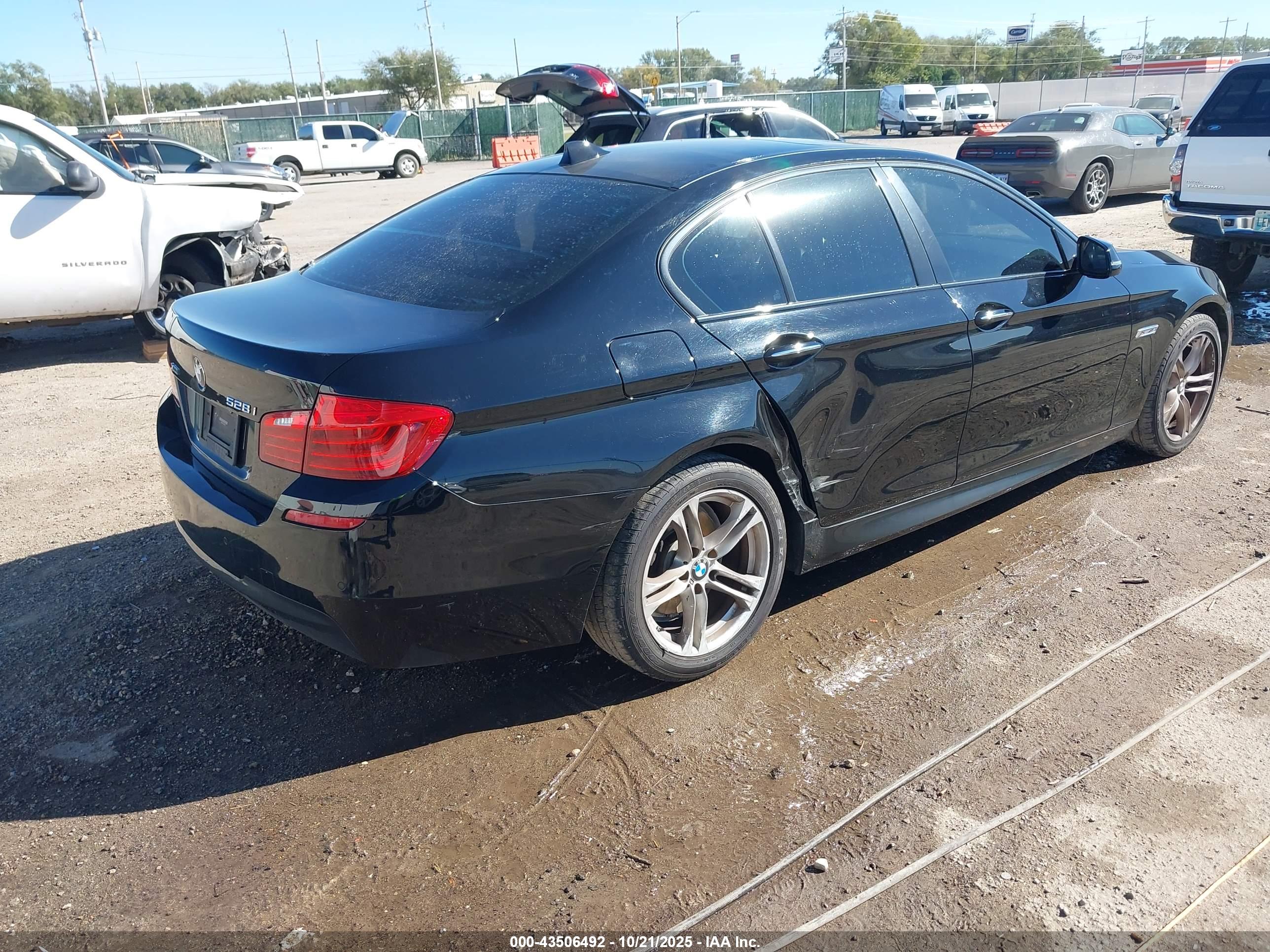BMW 528I image 4