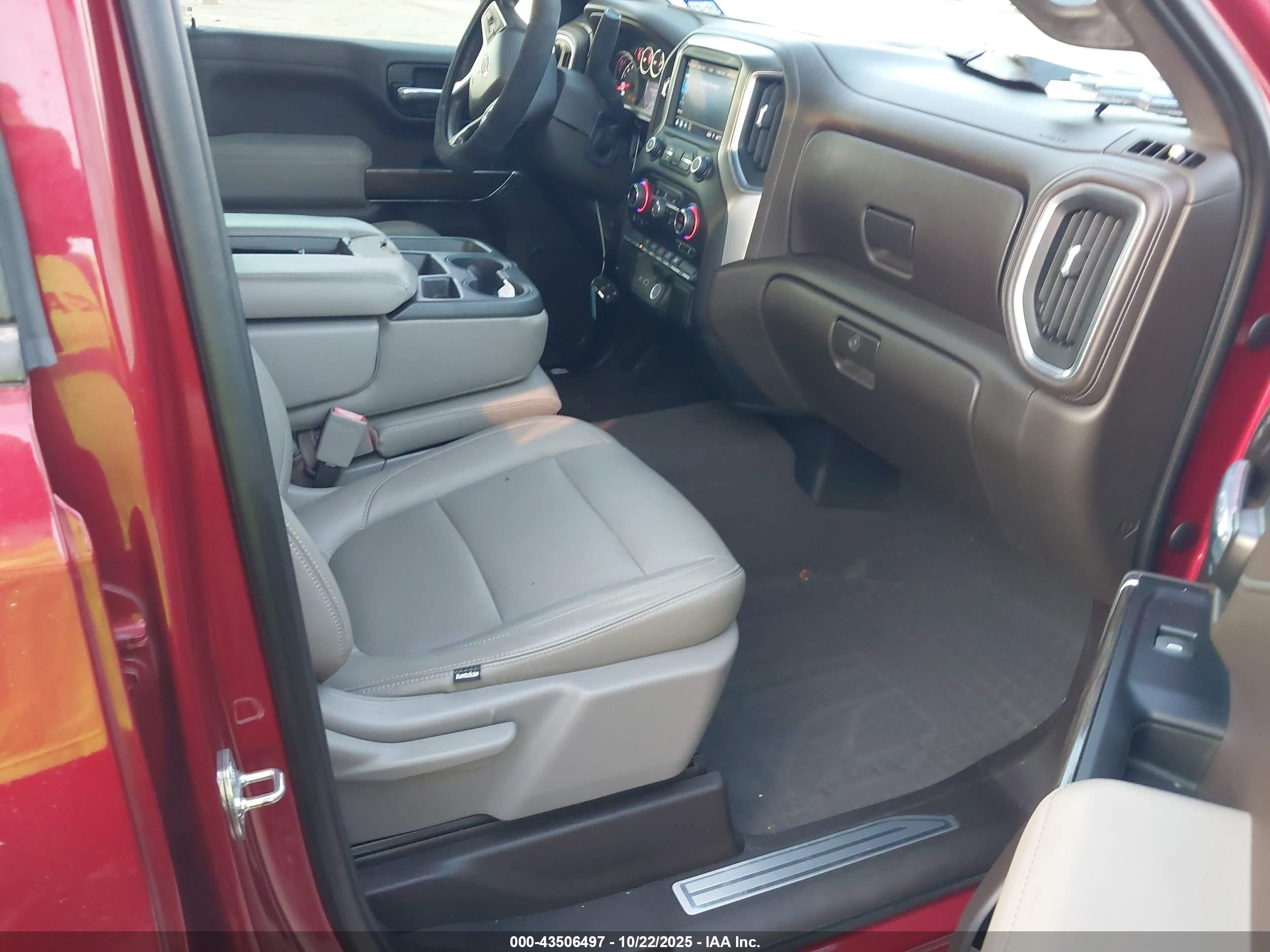 CHEVROLET SILVERADO image 5